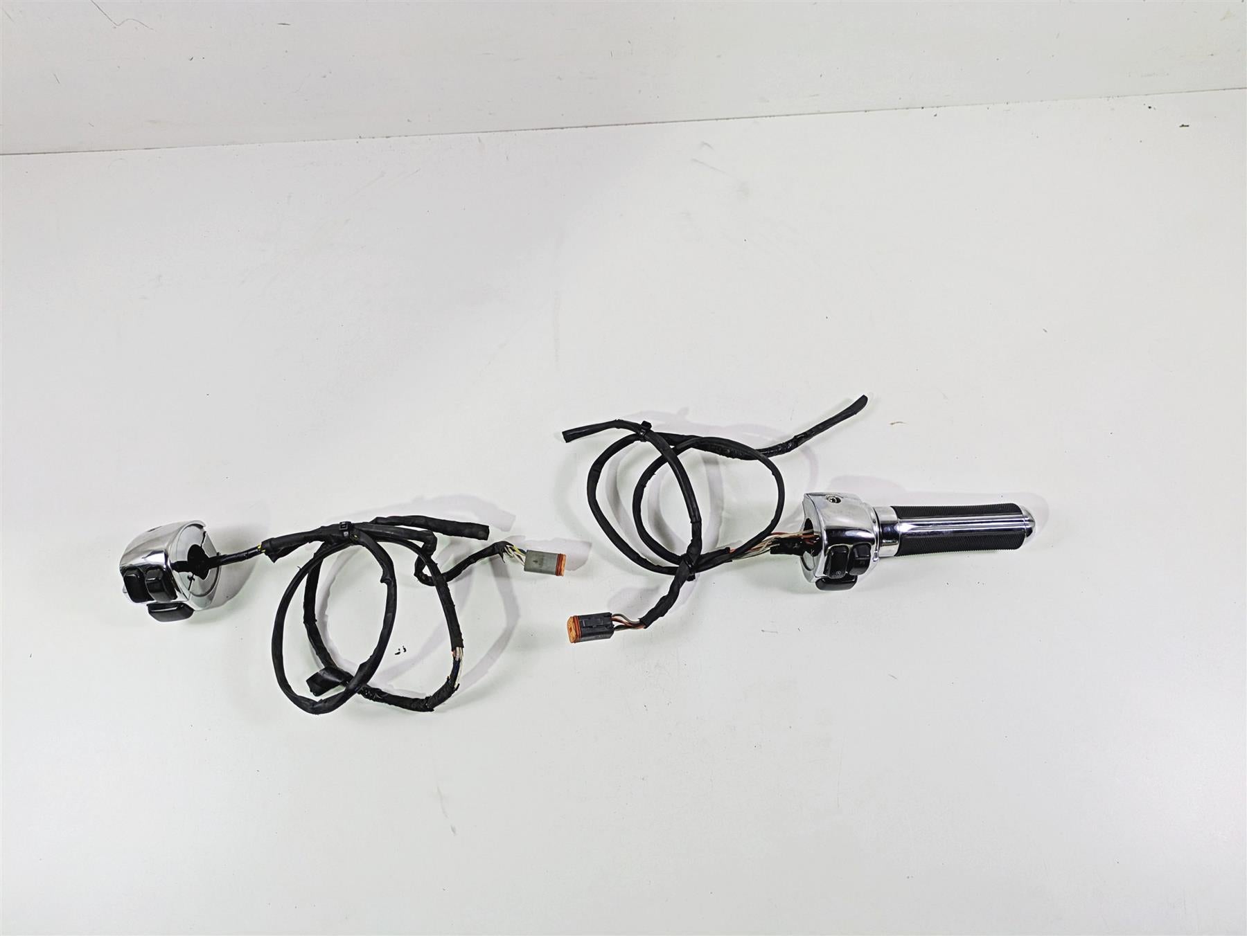 2004 Harley Softail FXSTDI Deuce Left Right Chrome Hand Control Switch 71682-06 {{ shop.shopifyCountryName }} - Mototech271