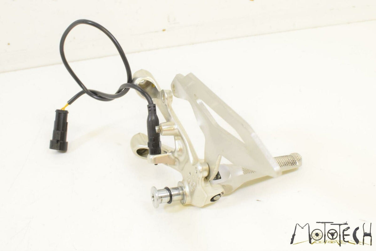 2017 Ducati Panigale 959 Right Rider Front Footpeg Foot Peg Rest 82431871A {{ shop.shopifyCountryName }} - Mototech271