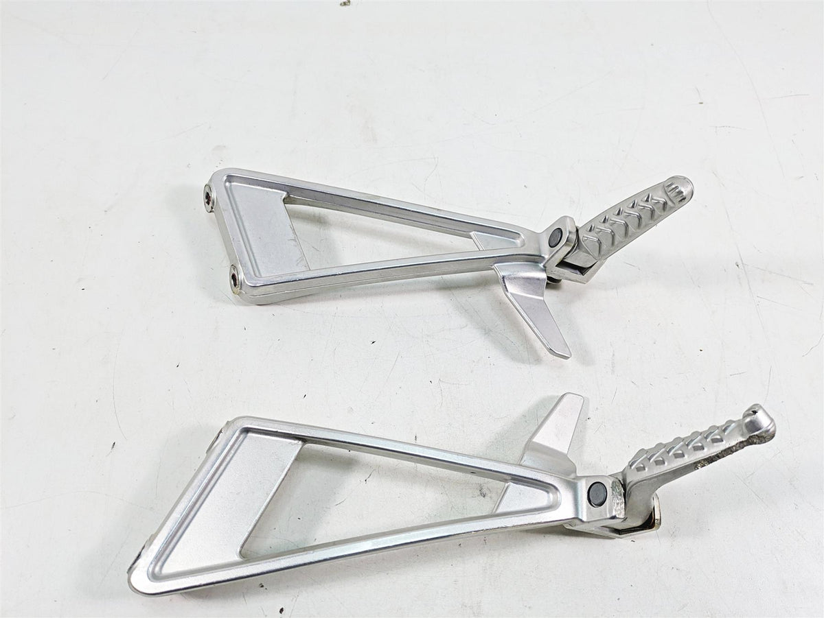 2021 Aprilia RS660 Rear Passenger Footpeg Set - Rash 2B005206 2B005205 {{ shop.shopifyCountryName }} - Mototech271