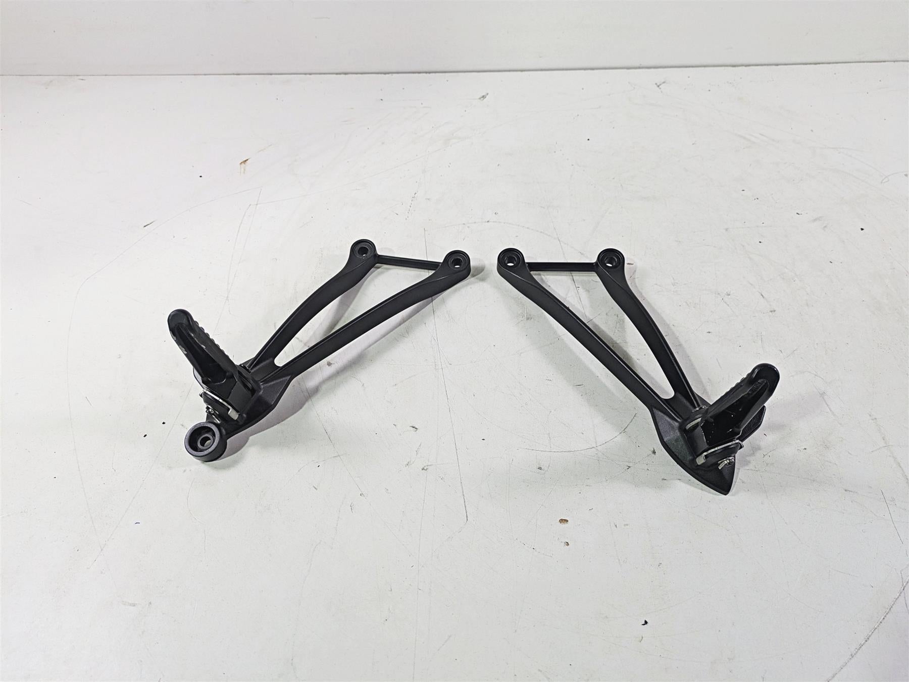 2020 Kawasaki ZX6R Ninja Passenger Footpeg Foot Peg Set 35063-0444-18R {{ shop.shopifyCountryName }} - Mototech271