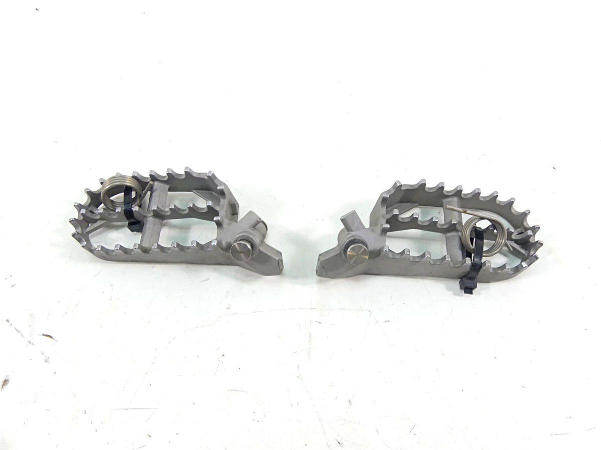 2016 BMW R1200GS Adv K51 Rider Footpeg Foot Peg Set 46718529843 46718529844 {{ shop.shopifyCountryName }} - Mototech271