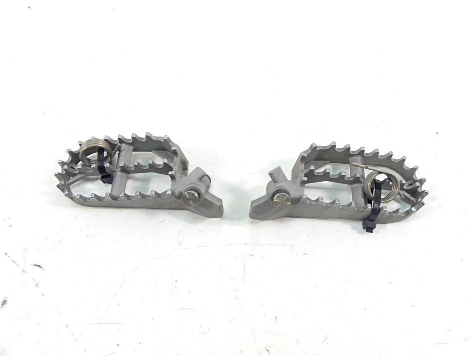 2016 BMW R1200GS Adv K51 Rider Footpeg Foot Peg Set 46718529843 46718529844 {{ shop.shopifyCountryName }} - Mototech271