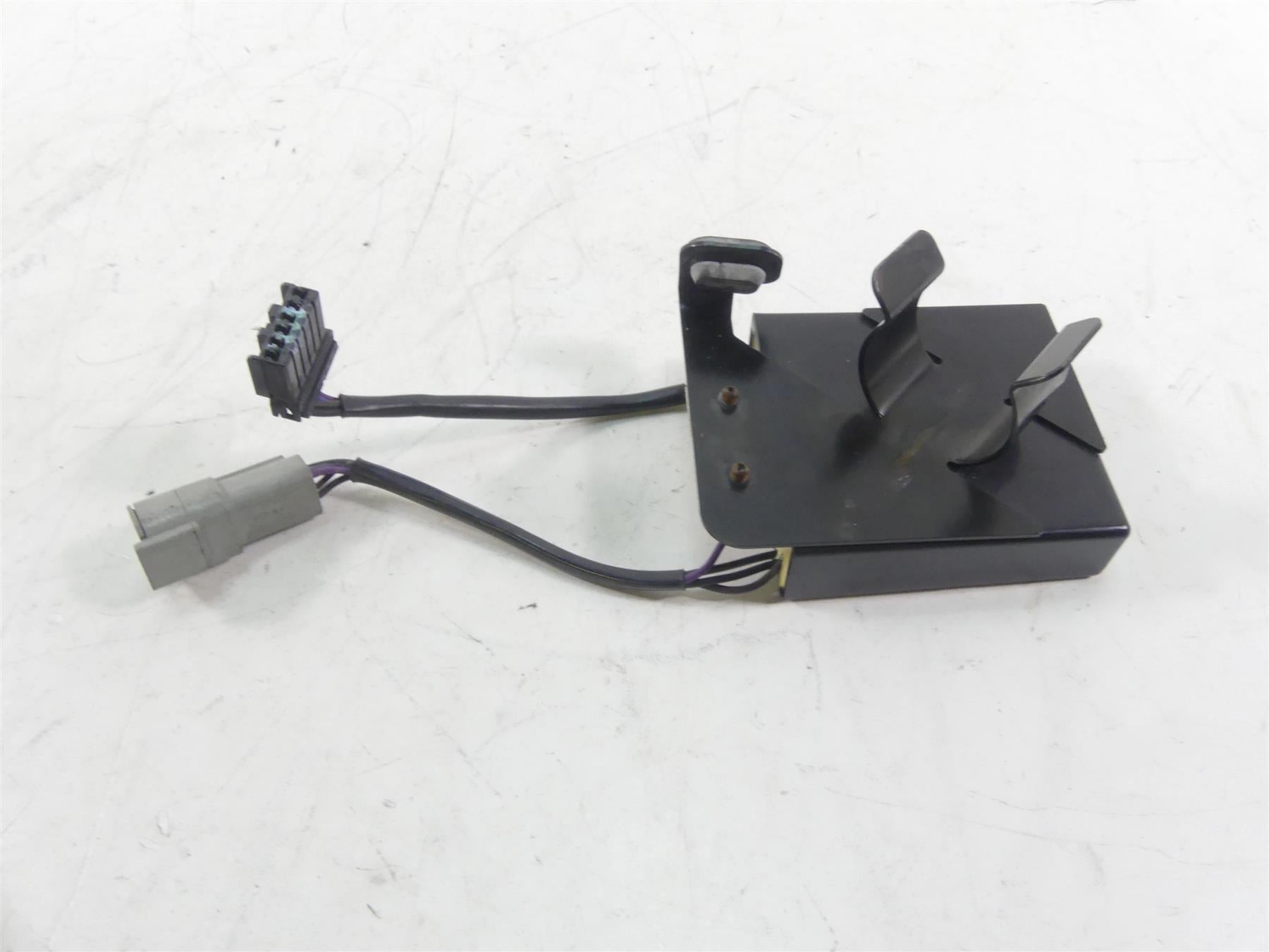 2011 Harley VRSCF Muscle Rod Rear Light Turn Signal Module Unit 69457-09 {{ shop.shopifyCountryName }} - Mototech271