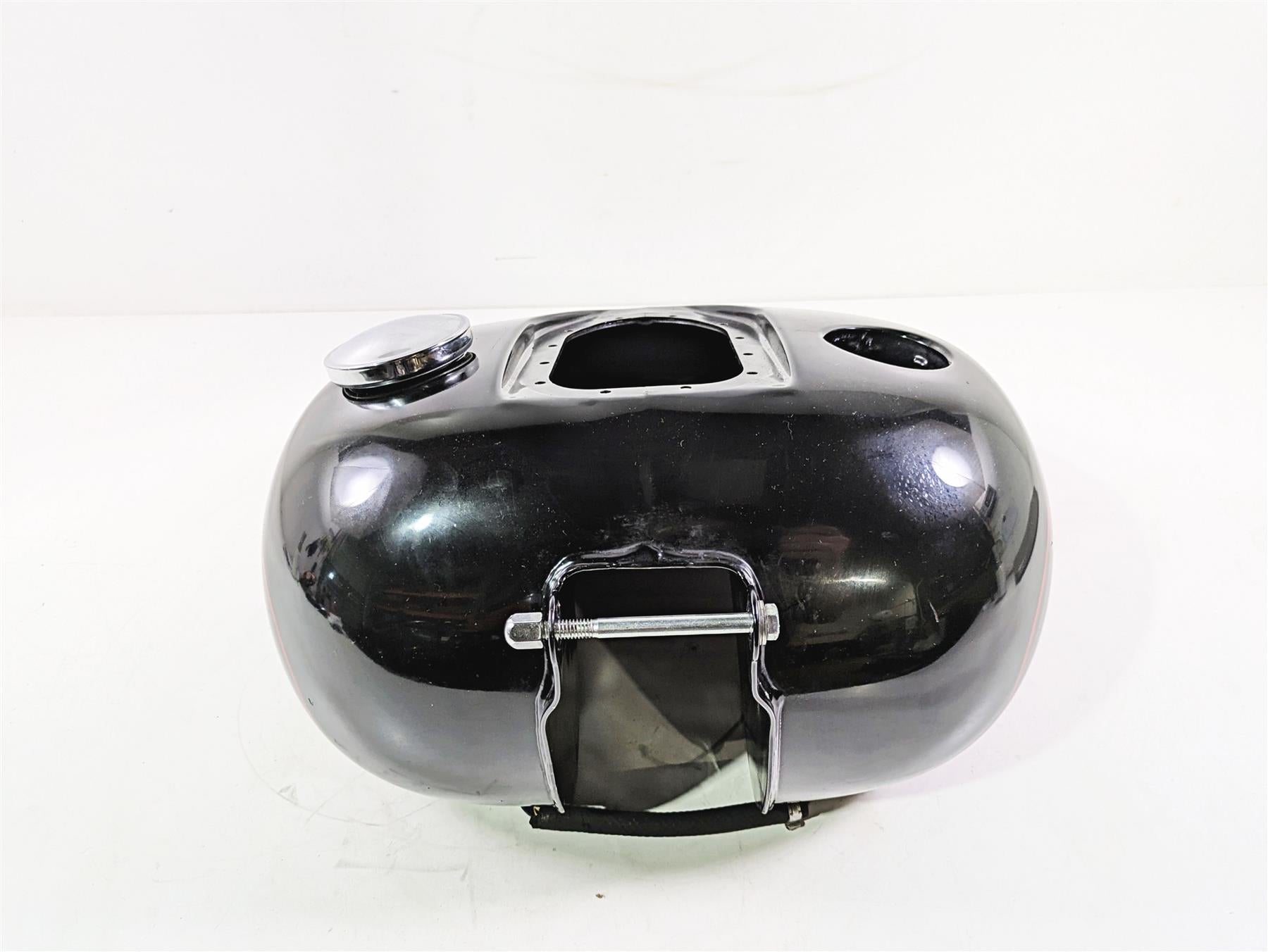 2016 Harley FXDL Dyna Low Rider Fuel Gas Petrol Tank Reservoir - Read 61593-10 {{ shop.shopifyCountryName }} - Mototech271