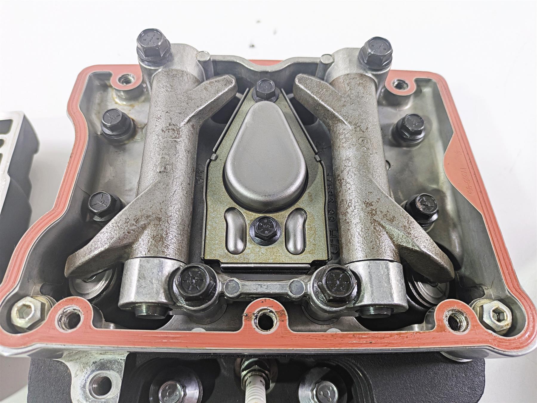2014 Harley FXDF Dyna Fat Bob Rear Cylinderhead Cylinder Head Set 17179-06 {{ shop.shopifyCountryName }} - Mototech271