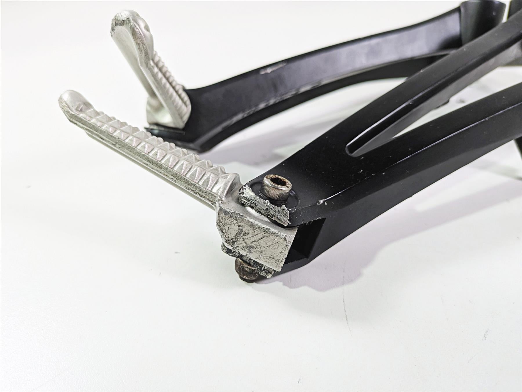 2014 Yamaha YZFR1 R1 RN22 Rear Passenger Footpeg Set 14B-2741L-10 14B-2742L-10 {{ shop.shopifyCountryName }} - Mototech271