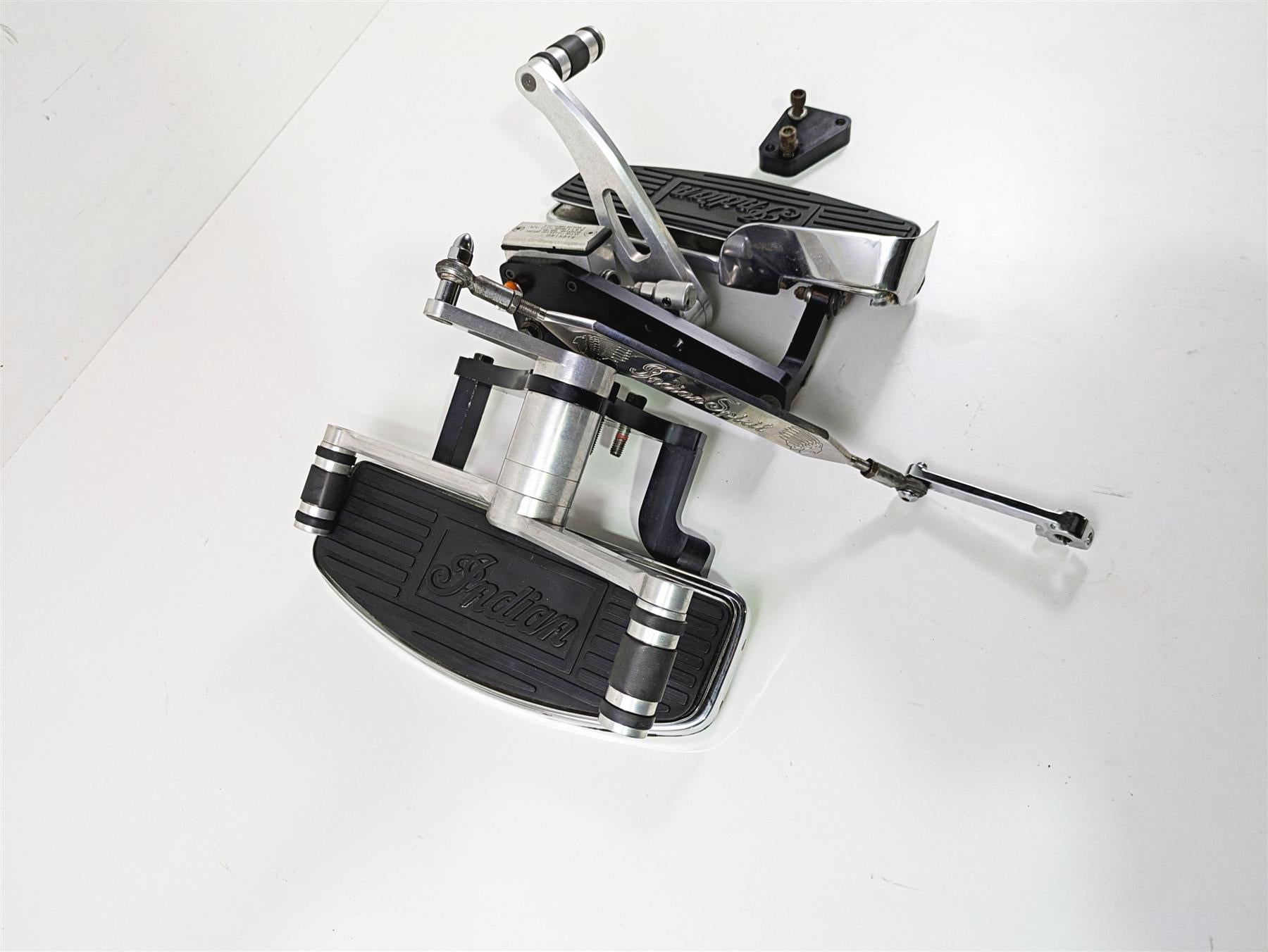 2002 Indian Spirit Deluxe Front Floorboards & Pedal 46-002 41-338 41-327 41-333 {{ shop.shopifyCountryName }} - Mototech271