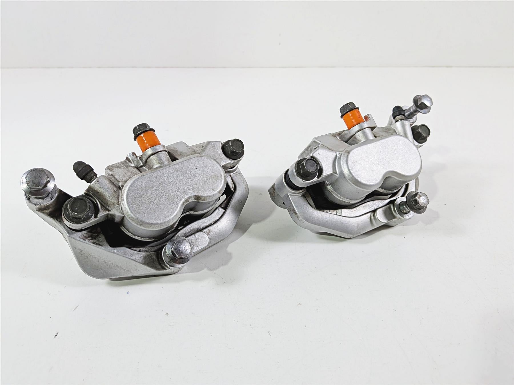 2006 Yamaha XVZ1300 Royal Star Front Brake Calipers 4WM-2580T-01 4WM-2580U-01 {{ shop.shopifyCountryName }} - Mototech271