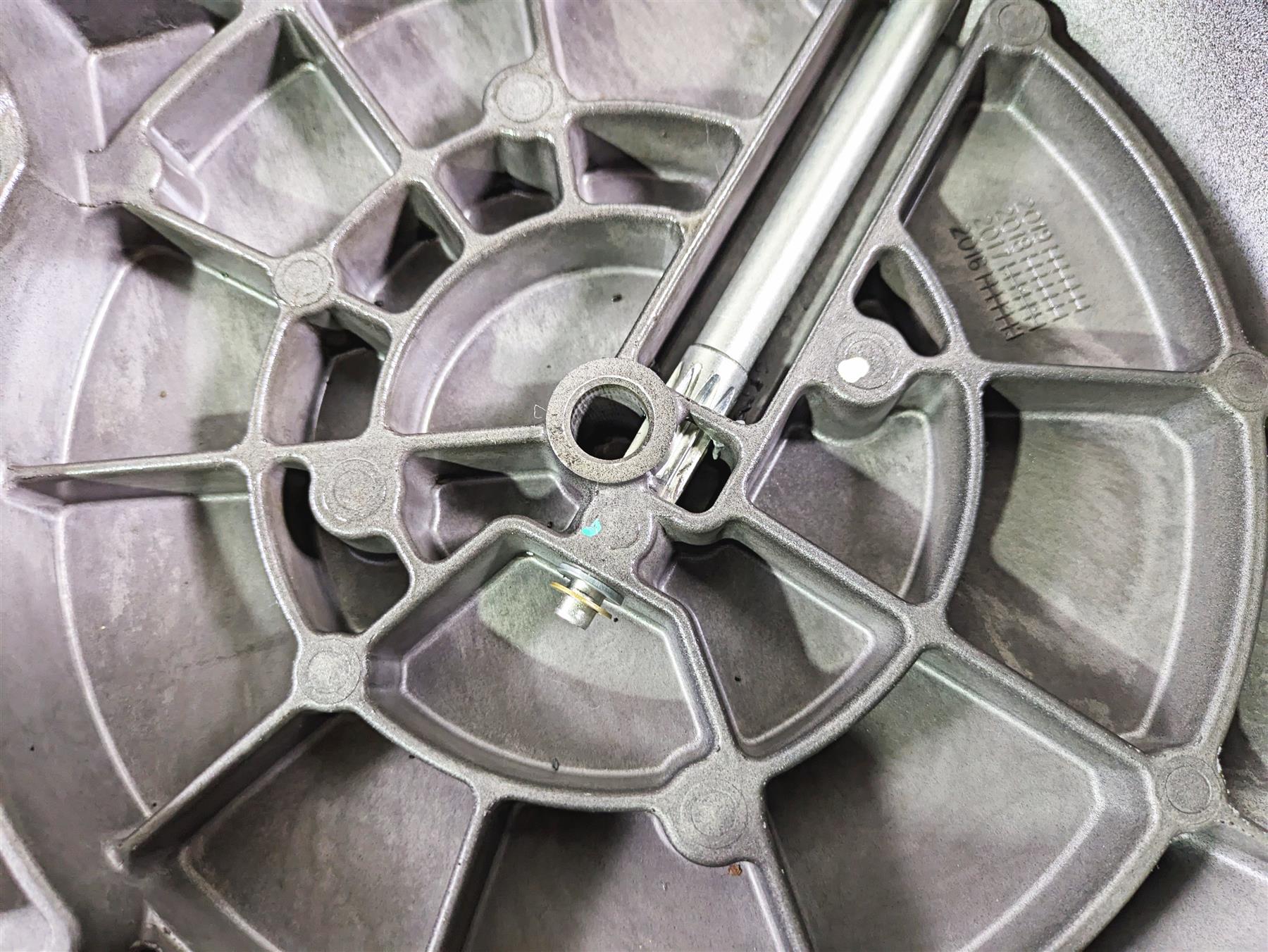 2018 Indian Chieftain Limited Primary Drive Clutch Engine Cover 1205125-521 {{ shop.shopifyCountryName }} - Mototech271