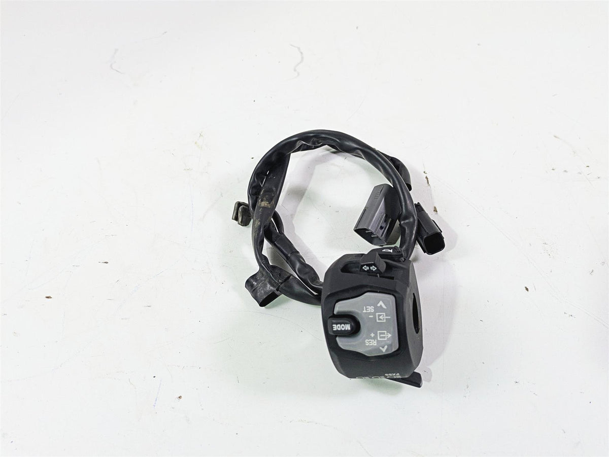 2020 Suzuki V-Strom 1050 XT Left Hand Turn Signal Control Switch 37400-06L00 {{ shop.shopifyCountryName }} - Mototech271