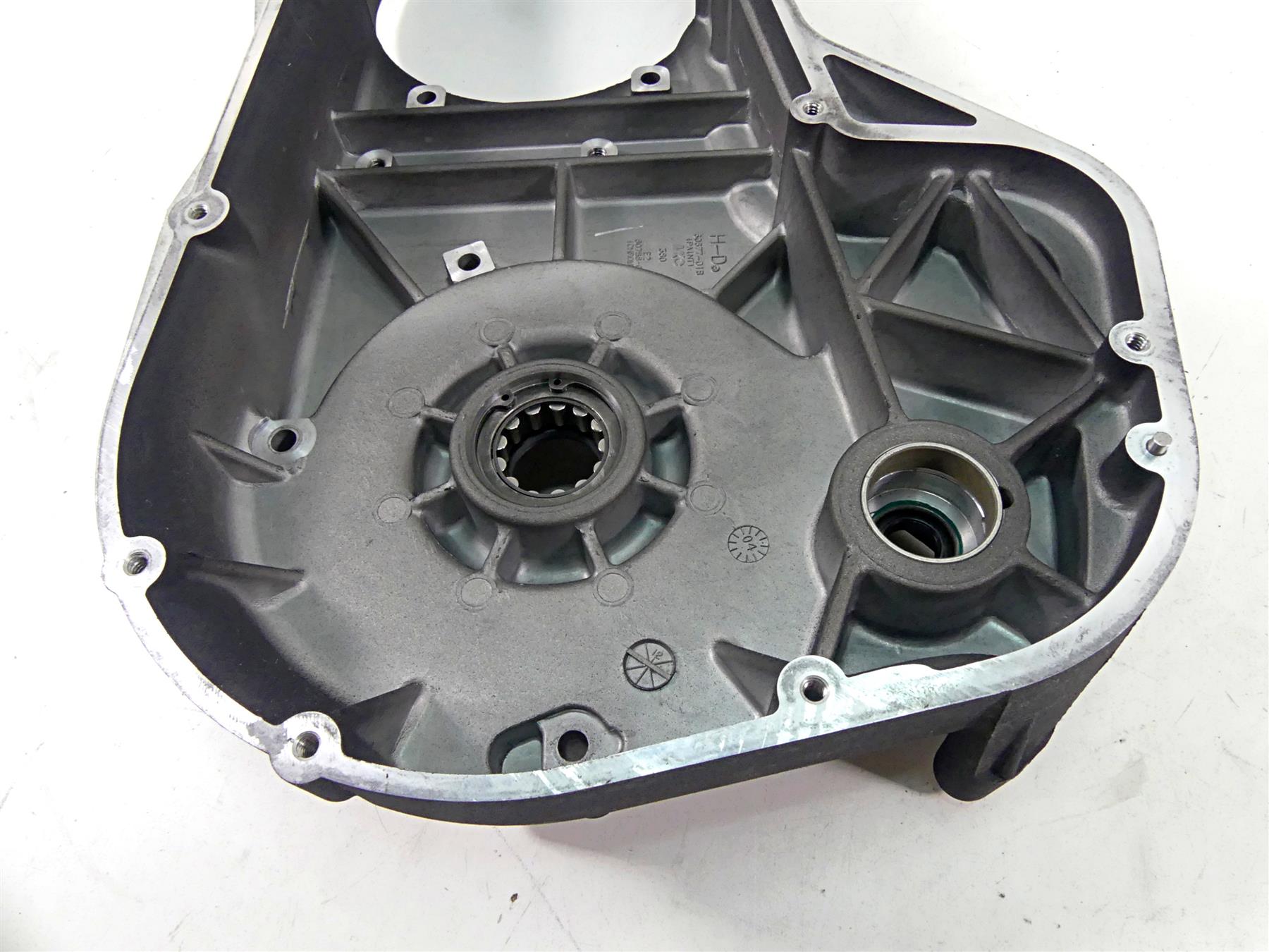 2004 Harley Touring FLHTCUI Electra Glide Inner Primary Clutch Cover 60677-01B {{ shop.shopifyCountryName }} - Mototech271