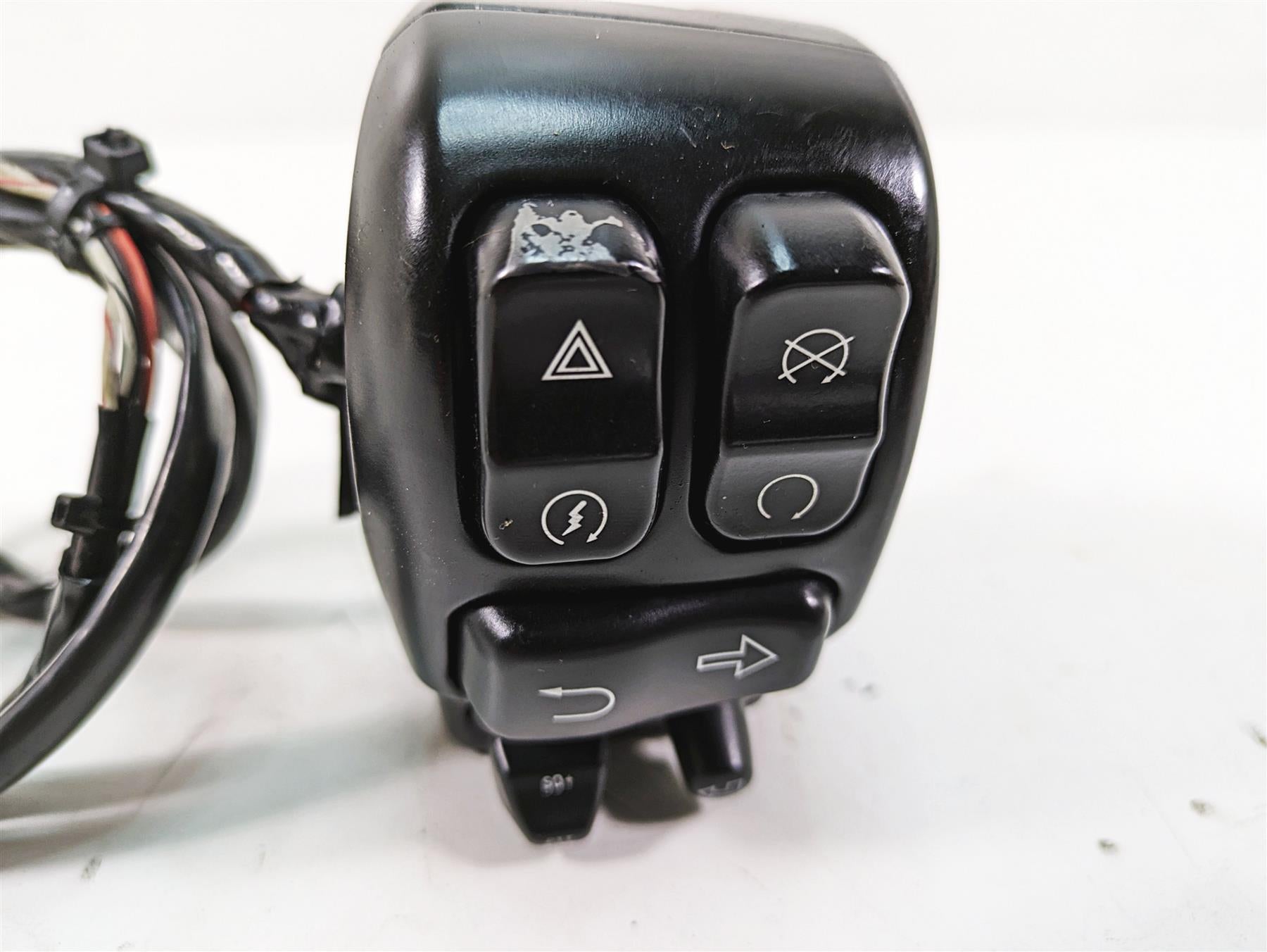 2018 Harley Touring FLHXSE CVO Street Glide Right Hand Control Switch 71500083C {{ shop.shopifyCountryName }} - Mototech271