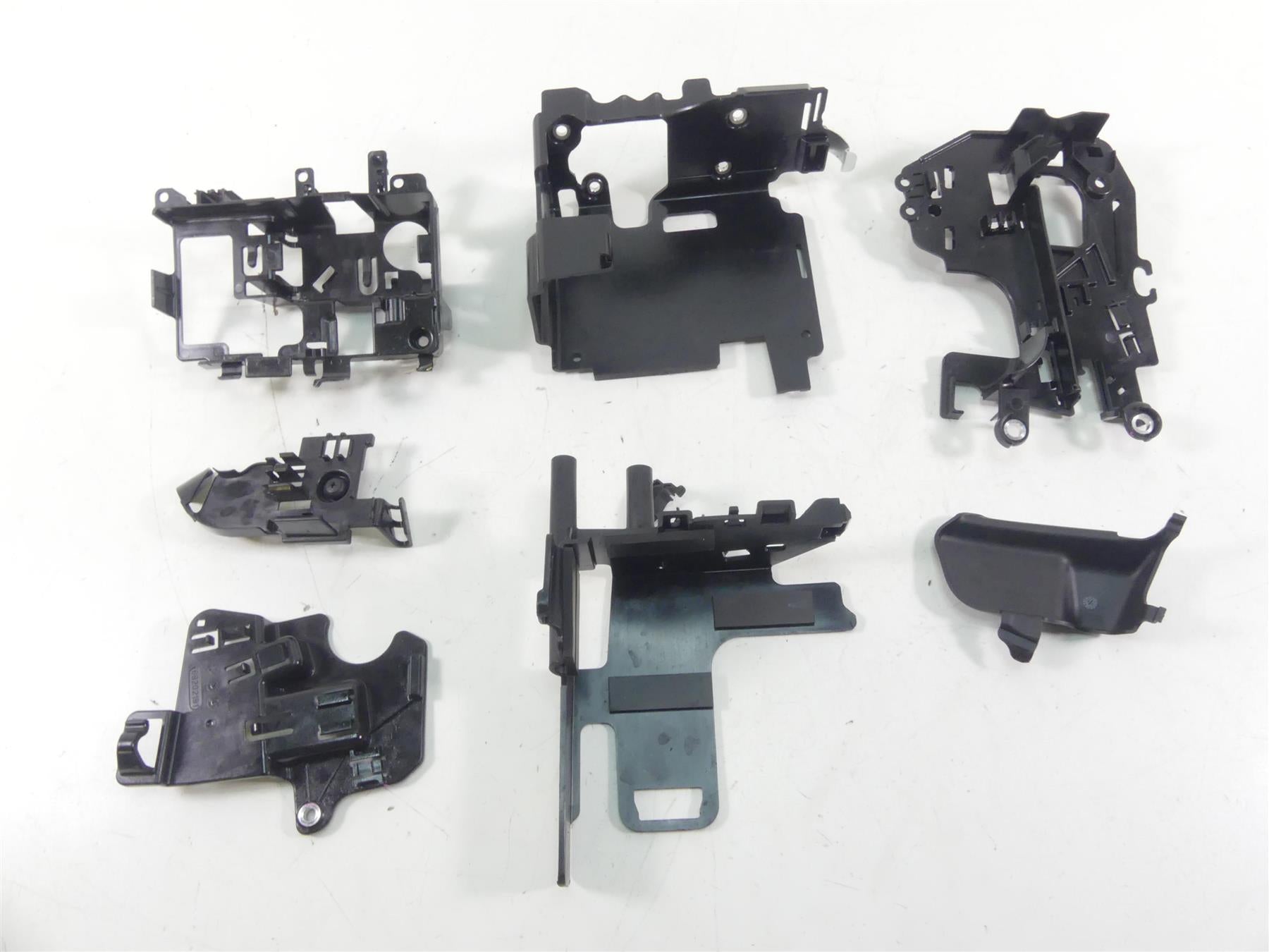 2021 Harley Softail FXBBS 114 Street Bob Electrical Battery Carrier Set 69201523 {{ shop.shopifyCountryName }} - Mototech271