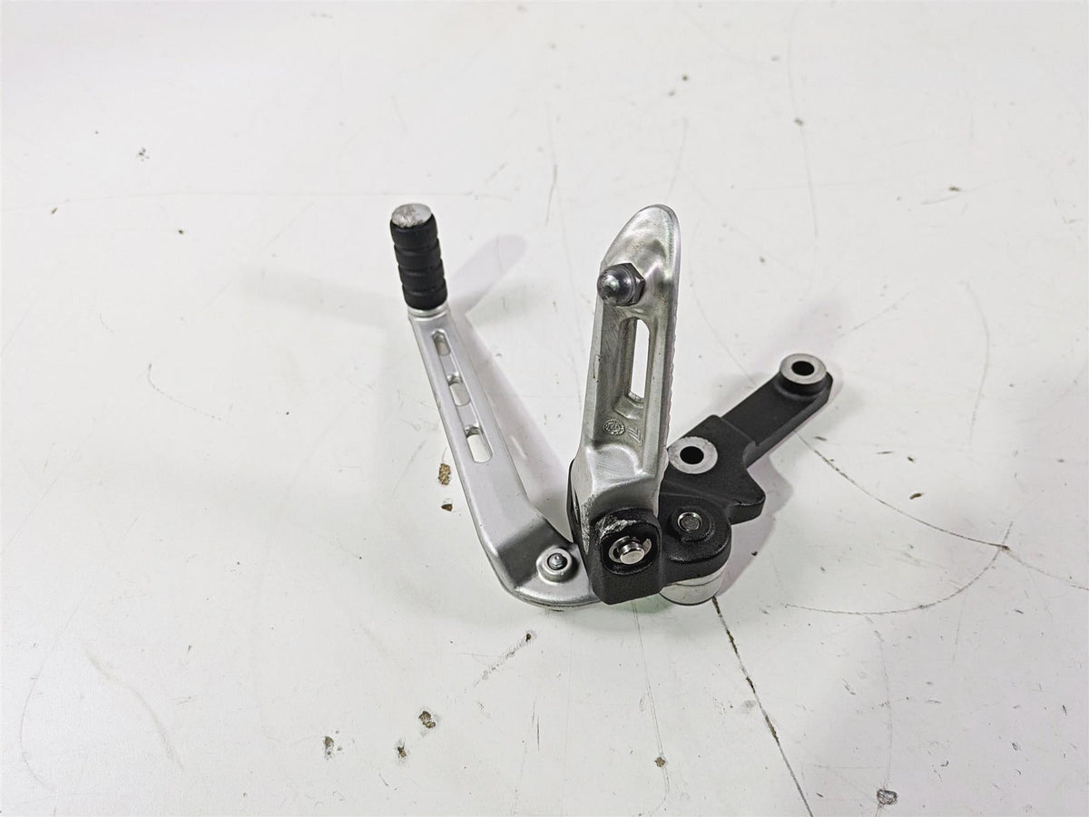 2019 Triumph Speed Triple RS 1050 Front Left Footpeg & Shifter READ T2081737 {{ shop.shopifyCountryName }} - Mototech271