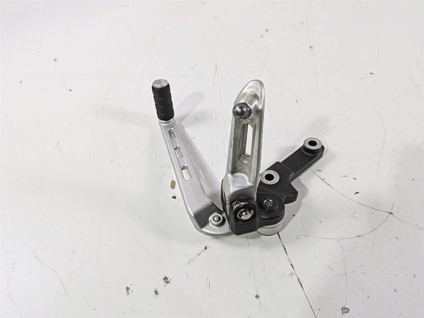 2019 Triumph Speed Triple RS 1050 Front Left Footpeg & Shifter READ T2081737 {{ shop.shopifyCountryName }} - Mototech271