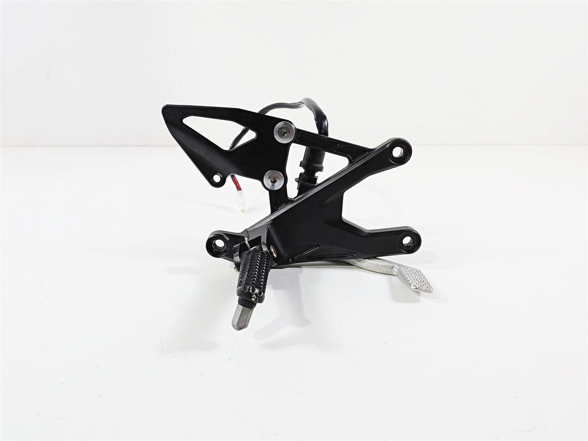 2022 Yamaha YZF R1 R1M RN65 Front Right Foot Peg & Brake Pedal 2CR-27443-00-00-Mototech271