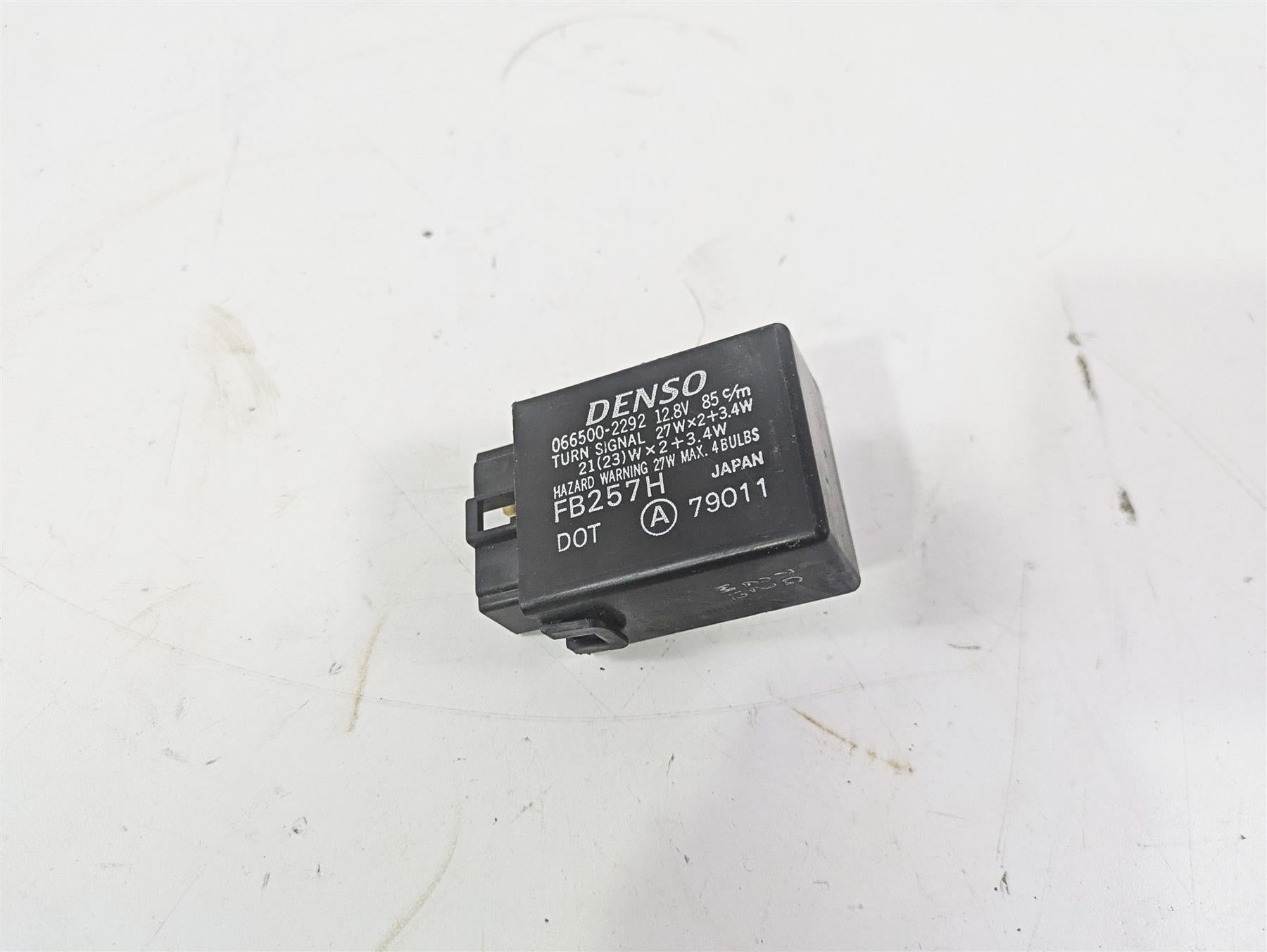 2006 Yamaha XVS650 V-Star Classic Turn Signal Flasher Relay 2UJ-83350-01-00 {{ shop.shopifyCountryName }} - Mototech271