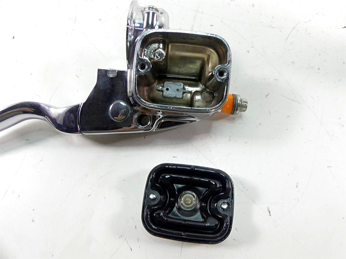 2006 Harley Touring FLHTCU SE E-Glide Front Brake Master Cylinder 11/16 46431-05 {{ shop.shopifyCountryName }} - Mototech271
