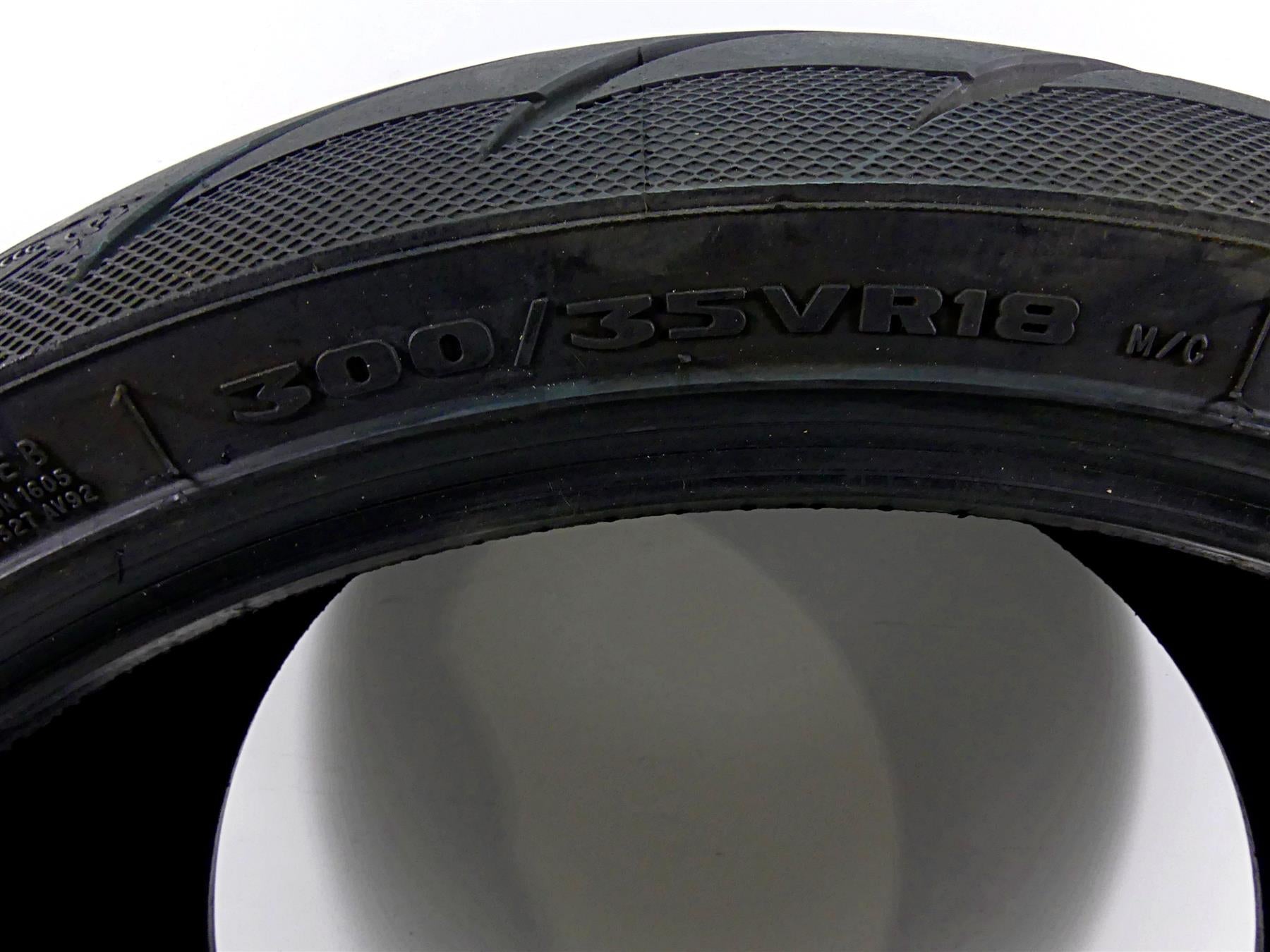 Used Rear Motorcycle Tire Avon Cobra 300/35VR18 4120216 {{ shop.shopifyCountryName }} - Mototech271