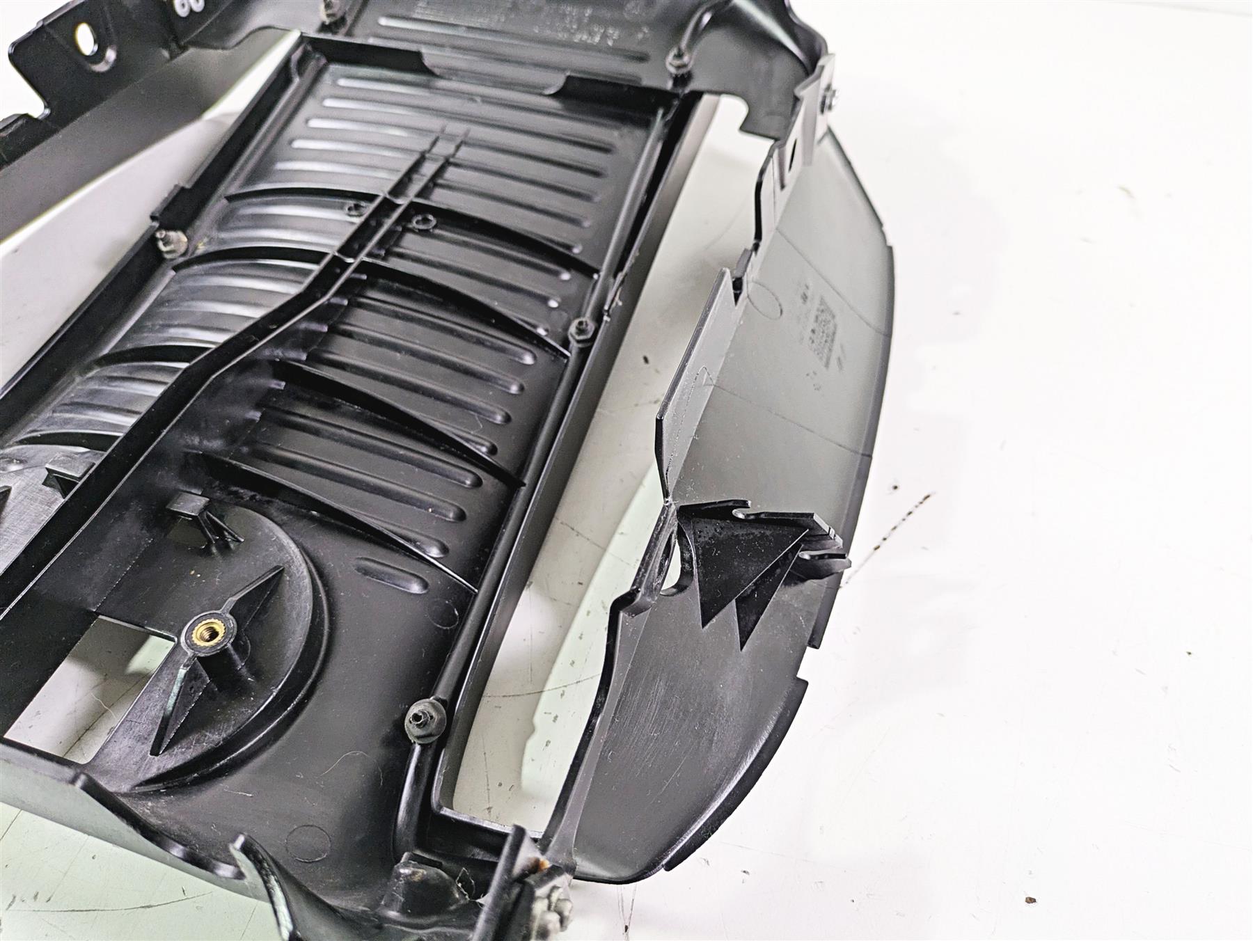 2012 Harley VRSCF Muscle V Rod Radiator Center Cover Fairing 26826-09 {{ shop.shopifyCountryName }} - Mototech271