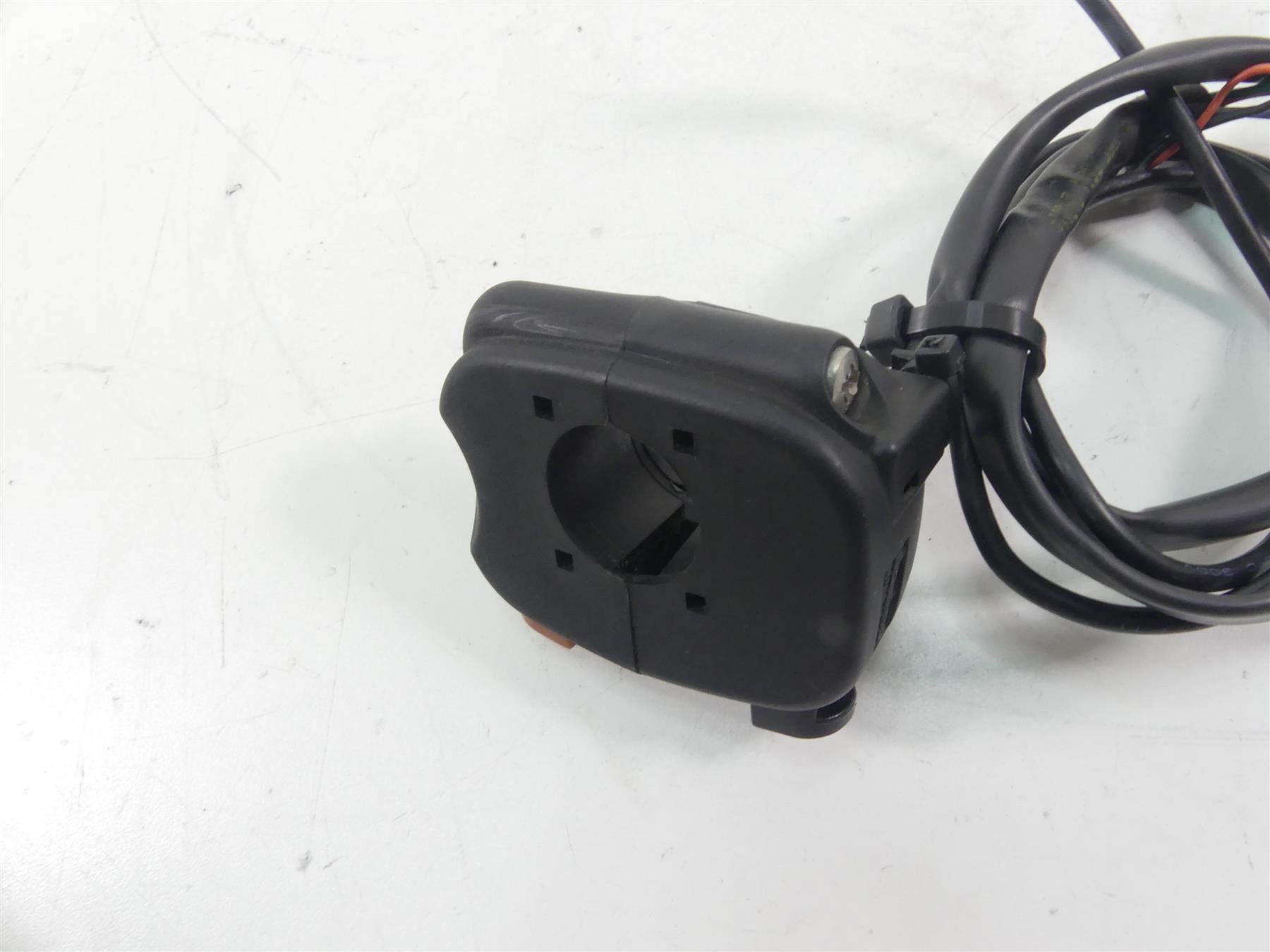 2014 Moto Guzzi Griso 1200 SE 8V Right Hand Start Kill Control Switch B045021 {{ shop.shopifyCountryName }} - Mototech271