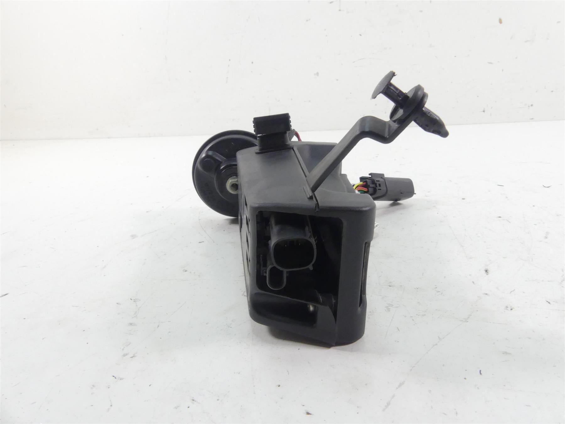2018 Harley Softail FXBB Street Bob Horn + Cover & Wiring Box 69201654 {{ shop.shopifyCountryName }} - Mototech271