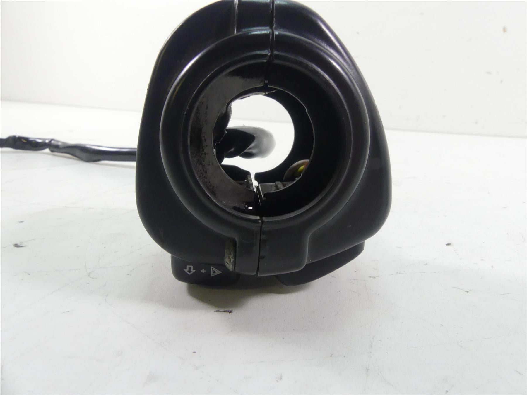 2011 Harley VRSCF Muscle Rod Left Hand Turn Signal Light Control Switch 71682-06 {{ shop.shopifyCountryName }} - Mototech271