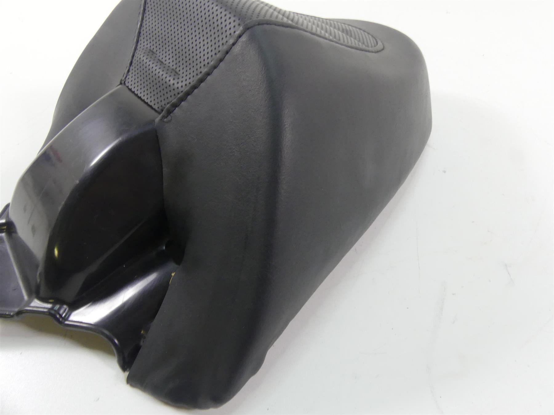 2006 Harley VRSCD Night Rod Rear Passenger Pillion Seat Saddle 52371-06 {{ shop.shopifyCountryName }} - Mototech271
