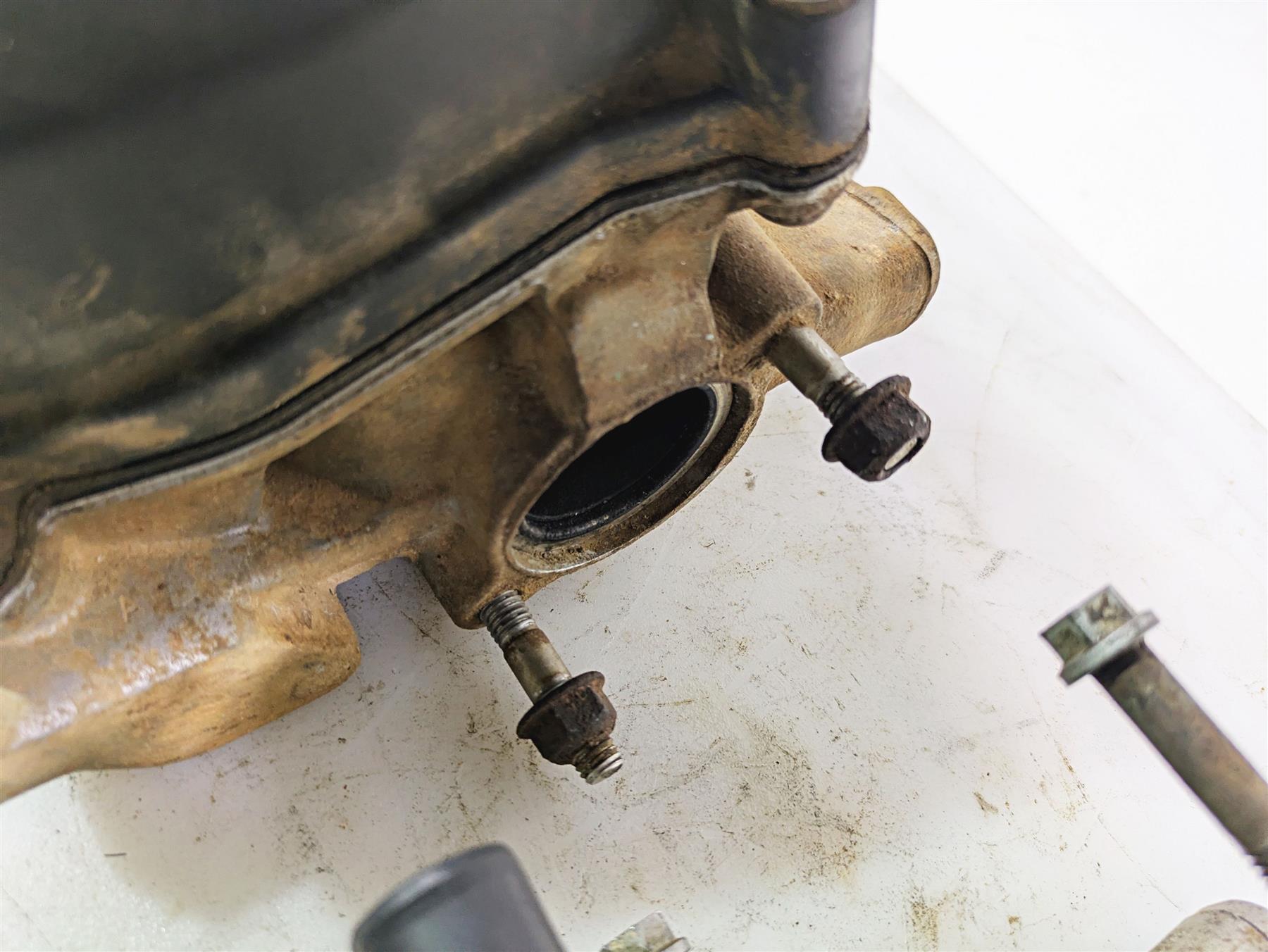 2011 Can-Am Outlander 650 4X4 XT Cylinderhead Cylinder Head Set 420623941 {{ shop.shopifyCountryName }} - Mototech271