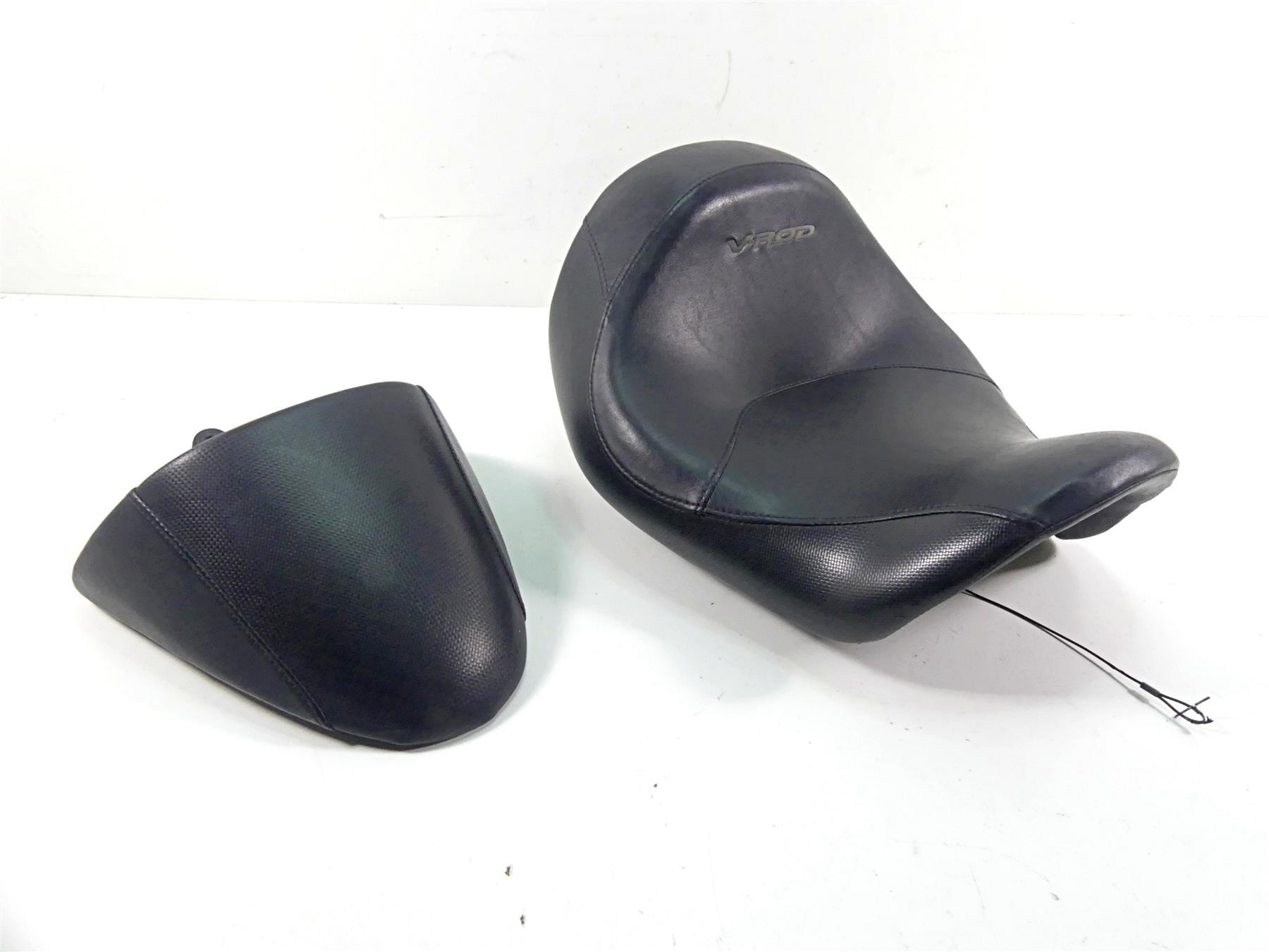 2005 Harley VRSCSE CVO V-Rod Front Rear Seat Saddle Set 51595-05 51594-05