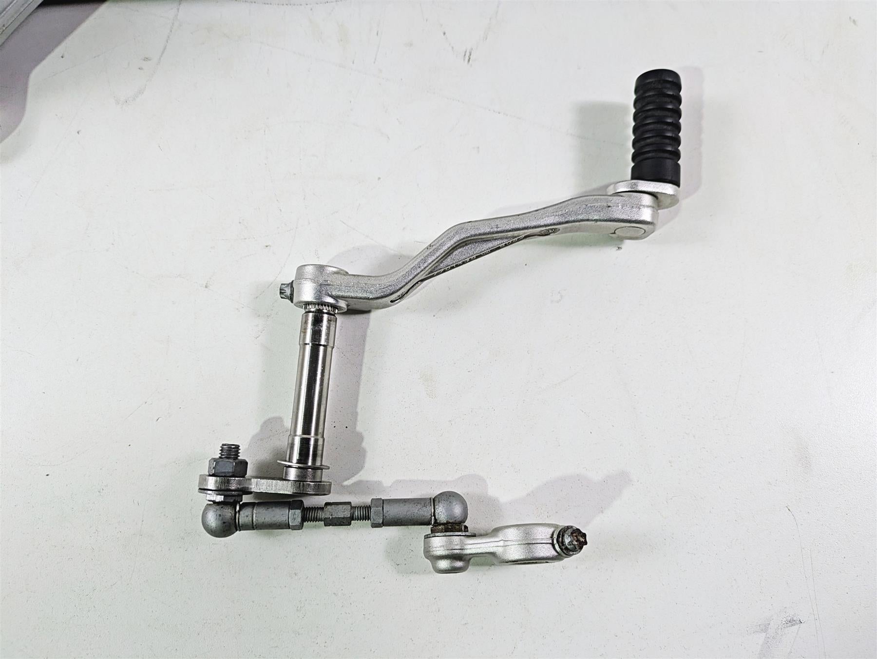 2010 BMW R1200RT K26 Left Foot Peg Bracket & Shifter Shift Lever 46717675289 {{ shop.shopifyCountryName }} - Mototech271