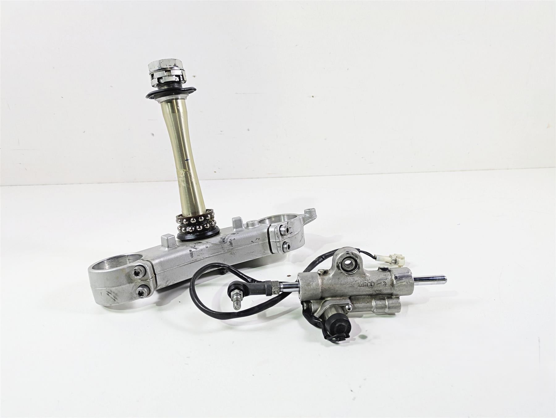 2014 Yamaha YZFR1 R1 RN22 Lower Triple Tree & Steering Damper 14B-23340-00-00