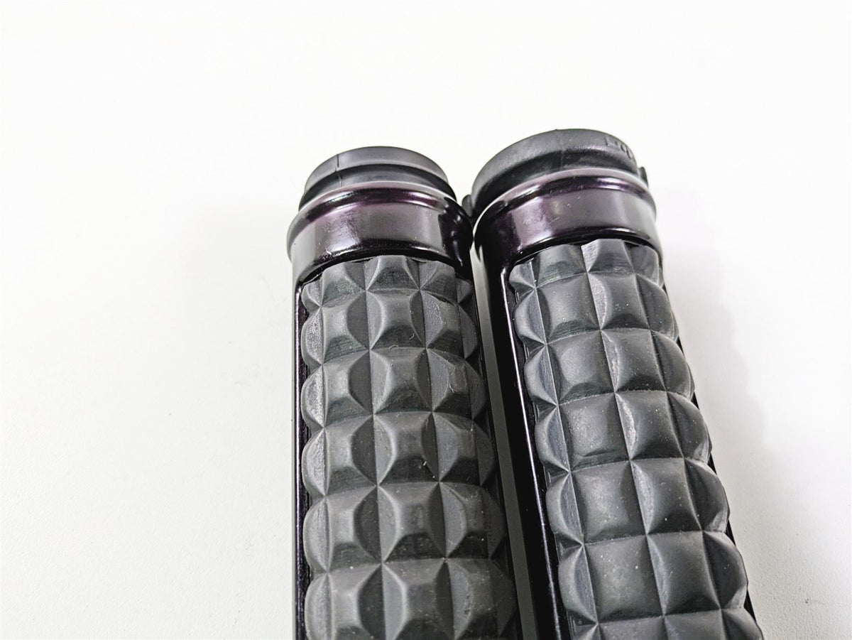 2019 Harley Softail FXDR 114 Dominion Hand Grip Set 56100231 {{ shop.shopifyCountryName }} - Mototech271