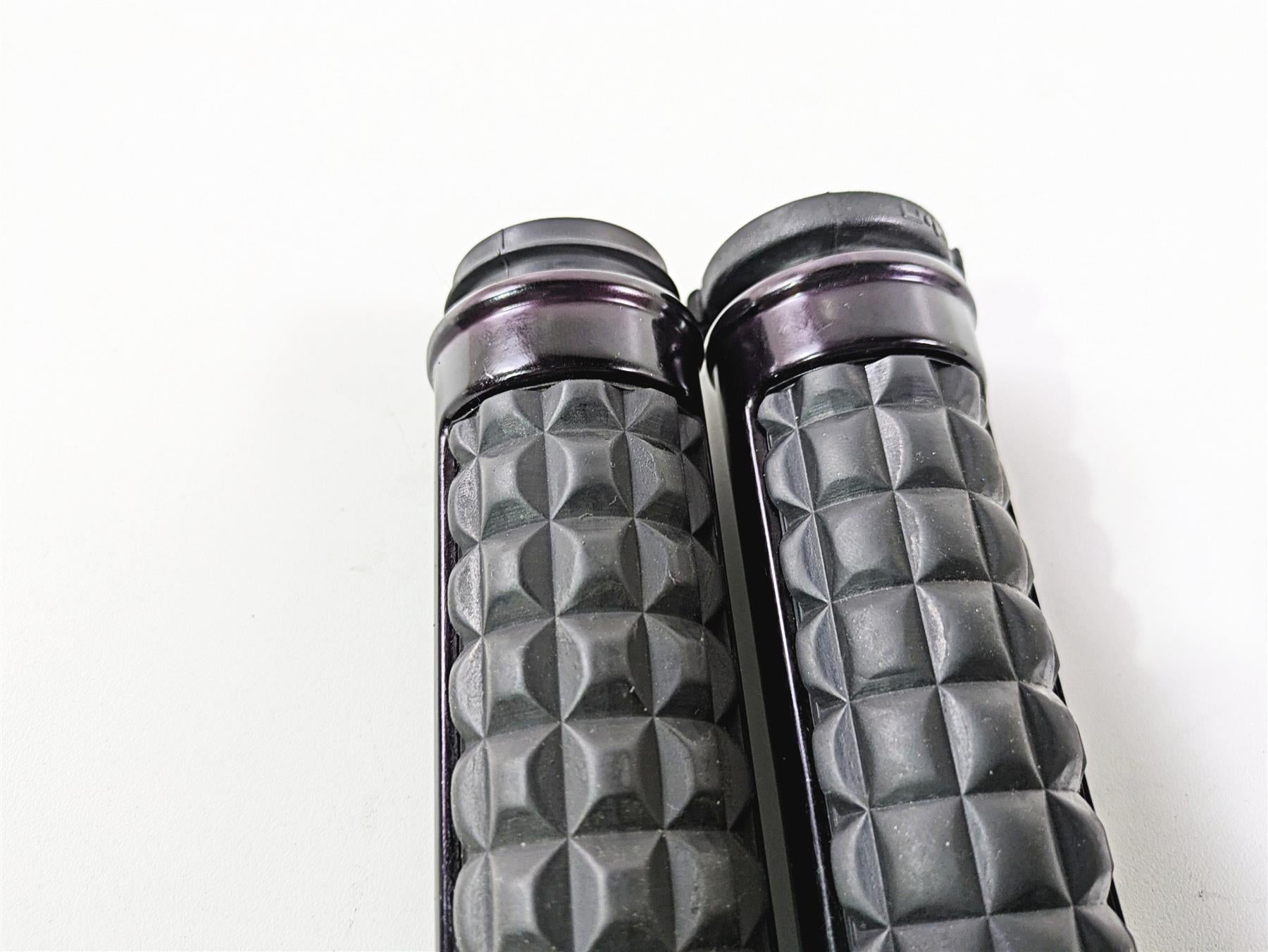 2019 Harley Softail FXDR 114 Dominion Hand Grip Set 56100231 {{ shop.shopifyCountryName }} - Mototech271