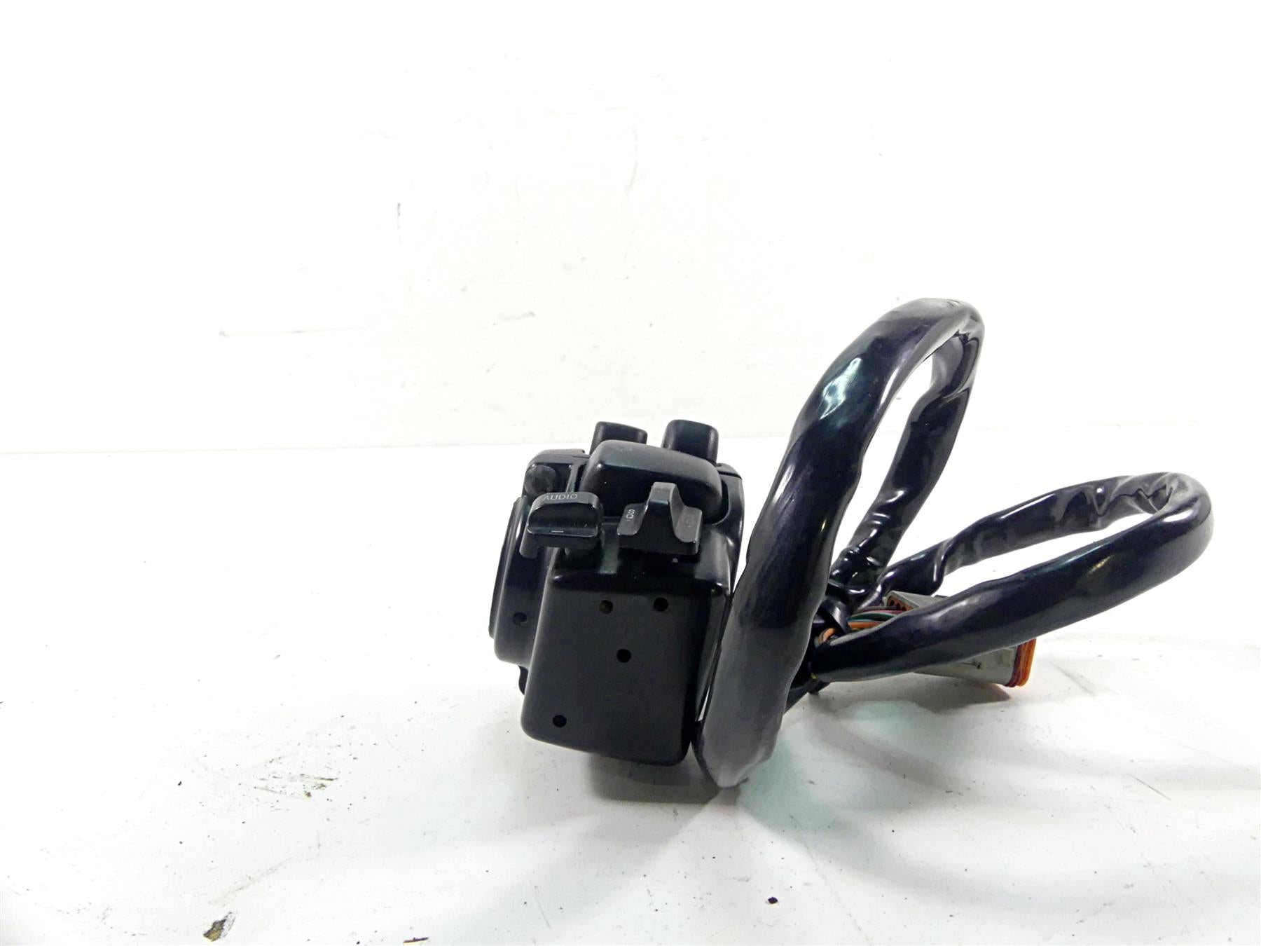 2004 Harley Touring FLHTCUI Electra Glide Left Hand Control Switch 71685-06A {{ shop.shopifyCountryName }} - Mototech271