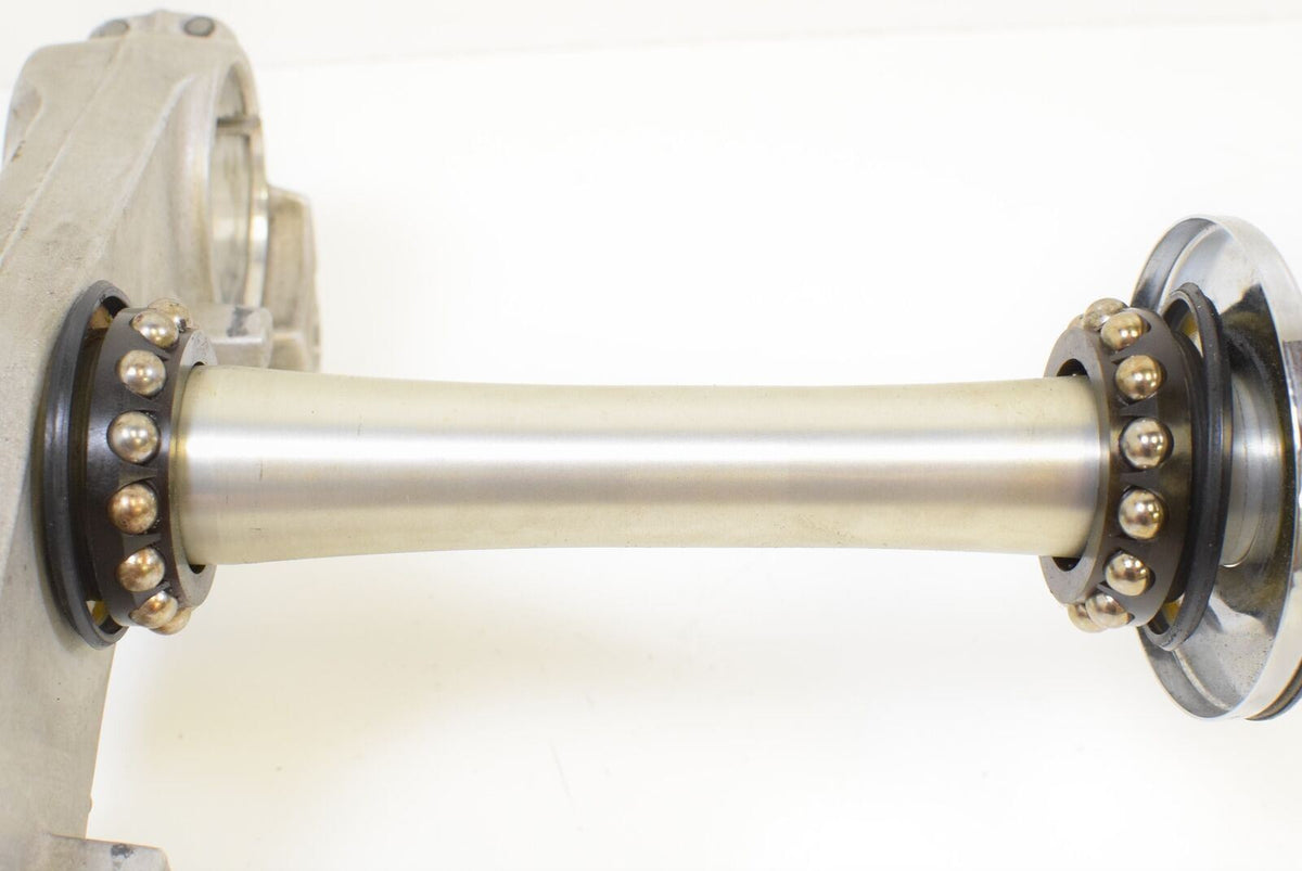 2006 Suzuki GSX1300 R Hayabusa Lower Triple Tree Steering Clamp 51410-24F30 {{ shop.shopifyCountryName }} - Mototech271