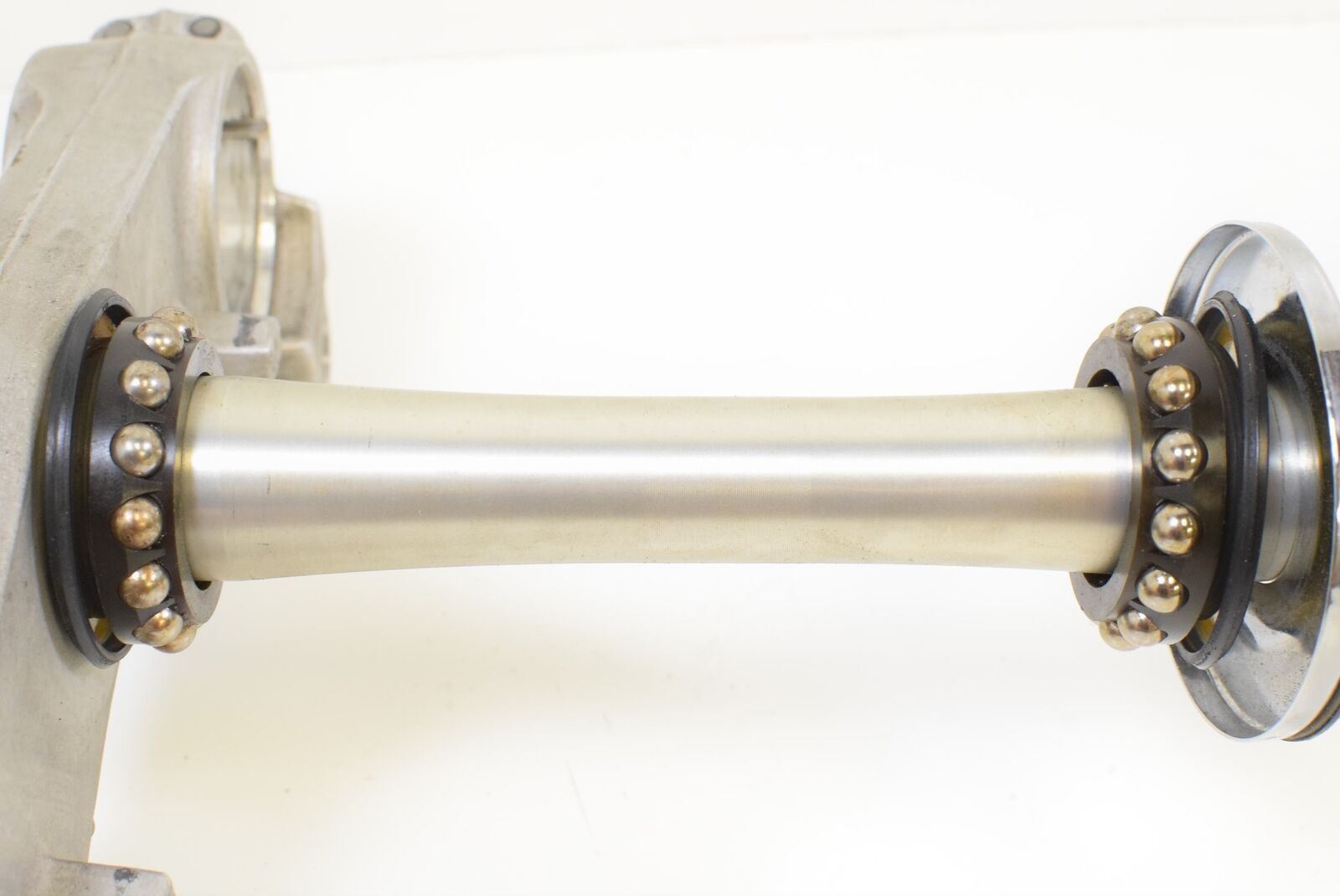 2006 Suzuki GSX1300 R Hayabusa Lower Triple Tree Steering Clamp 51410-24F30 {{ shop.shopifyCountryName }} - Mototech271