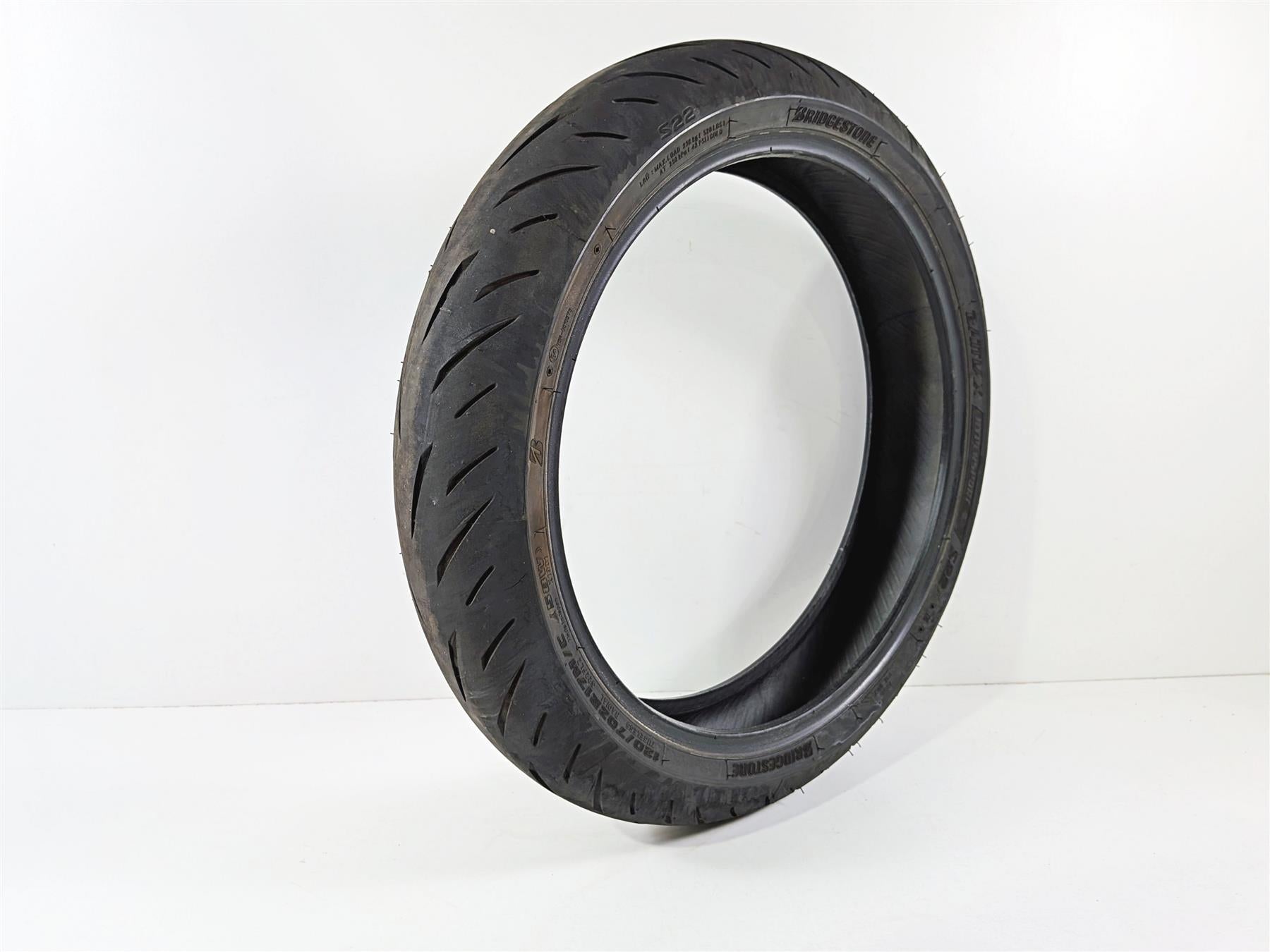 Used Front Motorcycle Tire Bridgestone Blattlax Hypersport S22 120/70R17 12727 {{ shop.shopifyCountryName }} - Mototech271