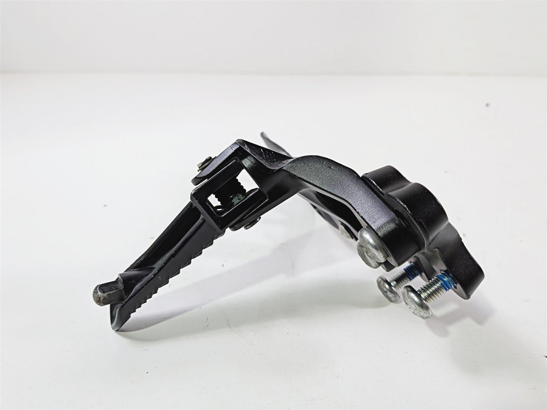 2024 Suzuki GSXR 600 Left Front Footpeg & Shifter 43521-47H20 25600-14J11 {{ shop.shopifyCountryName }} - Mototech271