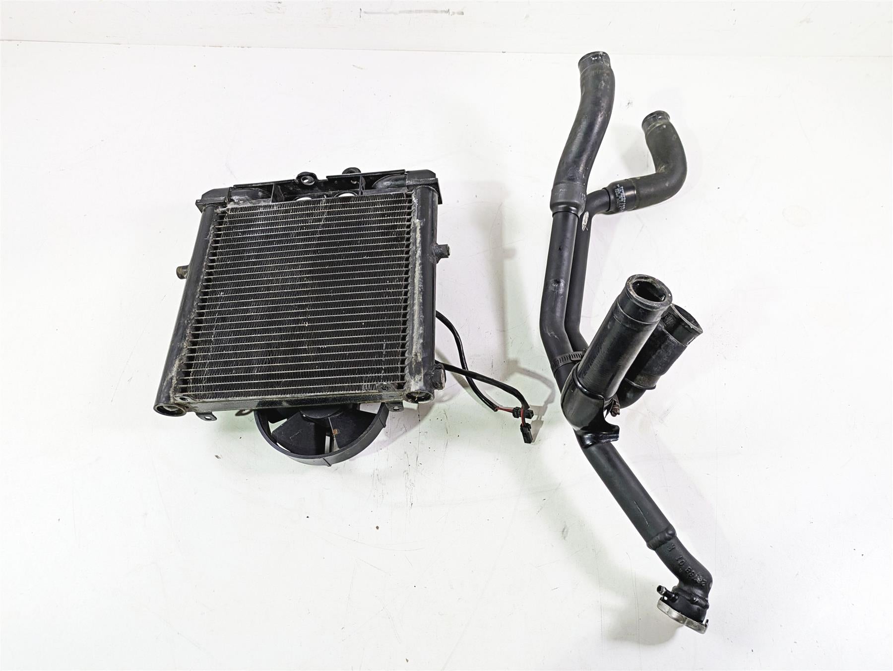 2013 Harley VRSCF Muscle Rod Radiator Fans Reservoir Hoses - Tested 26722-04 {{ shop.shopifyCountryName }} - Mototech271
