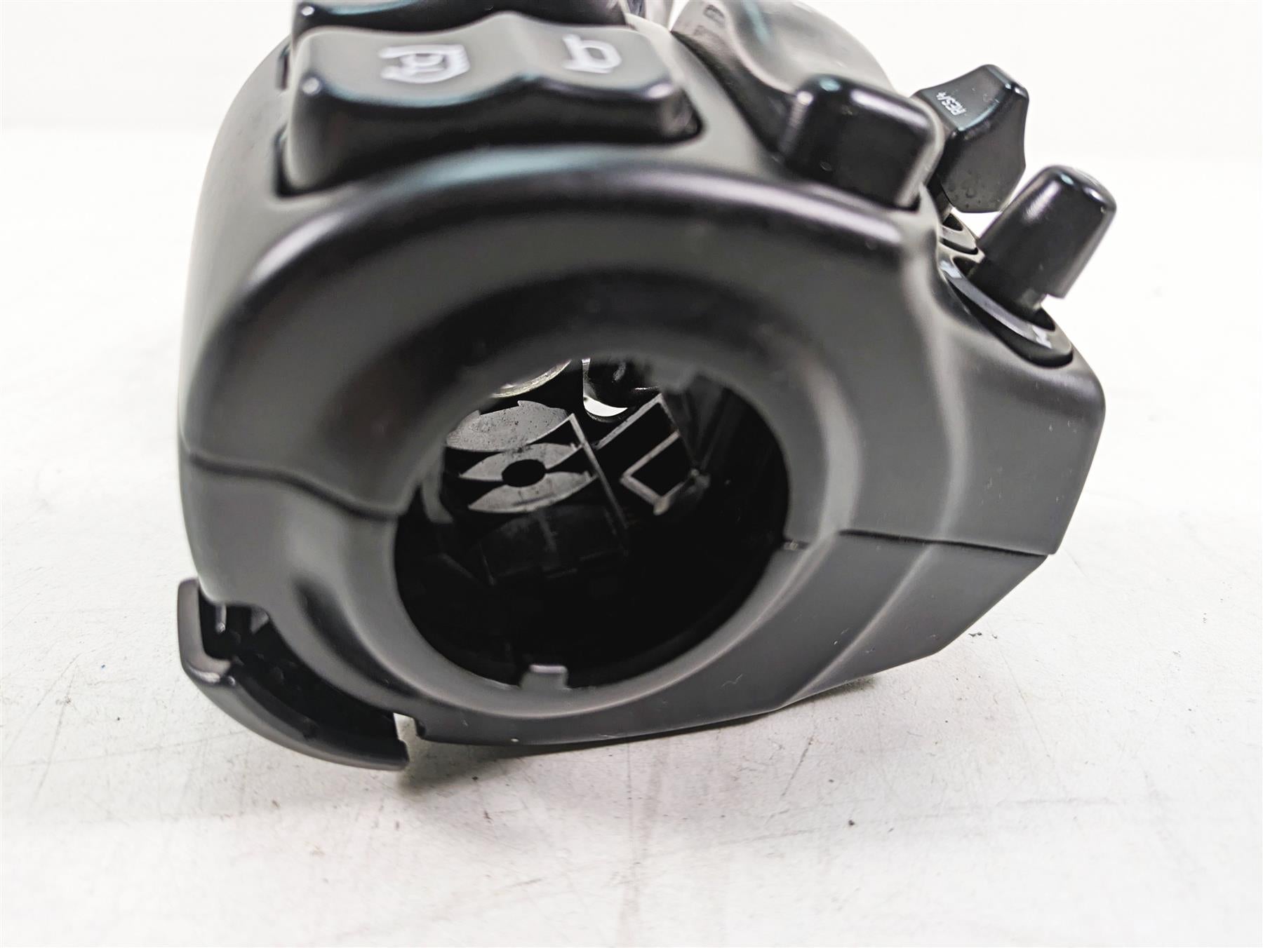 2020 Harley Touring FLHX Street Glide Left Hand Traction Control Switch 71500128 {{ shop.shopifyCountryName }} - Mototech271