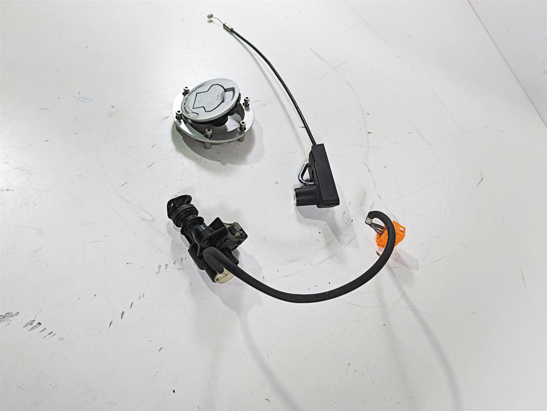 2004 BMW R1150GS R21 Ignition Switch Key Lock Set 51252313183 {{ shop.shopifyCountryName }} - Mototech271