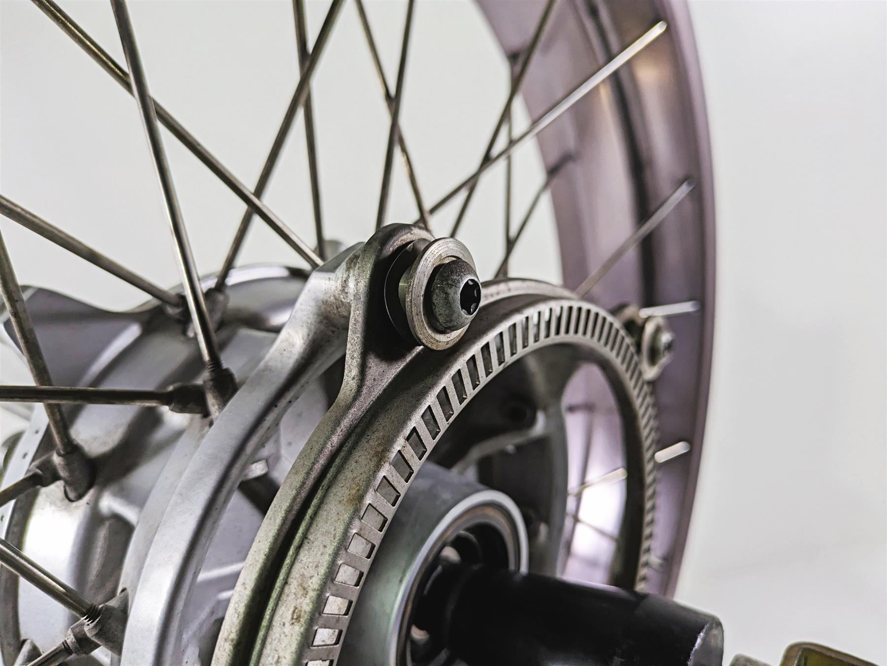 2004 BMW R1150GS R21 Front Wheel Rim 2.5x19 Behr ABS 36317666542 36312314912 {{ shop.shopifyCountryName }} - Mototech271