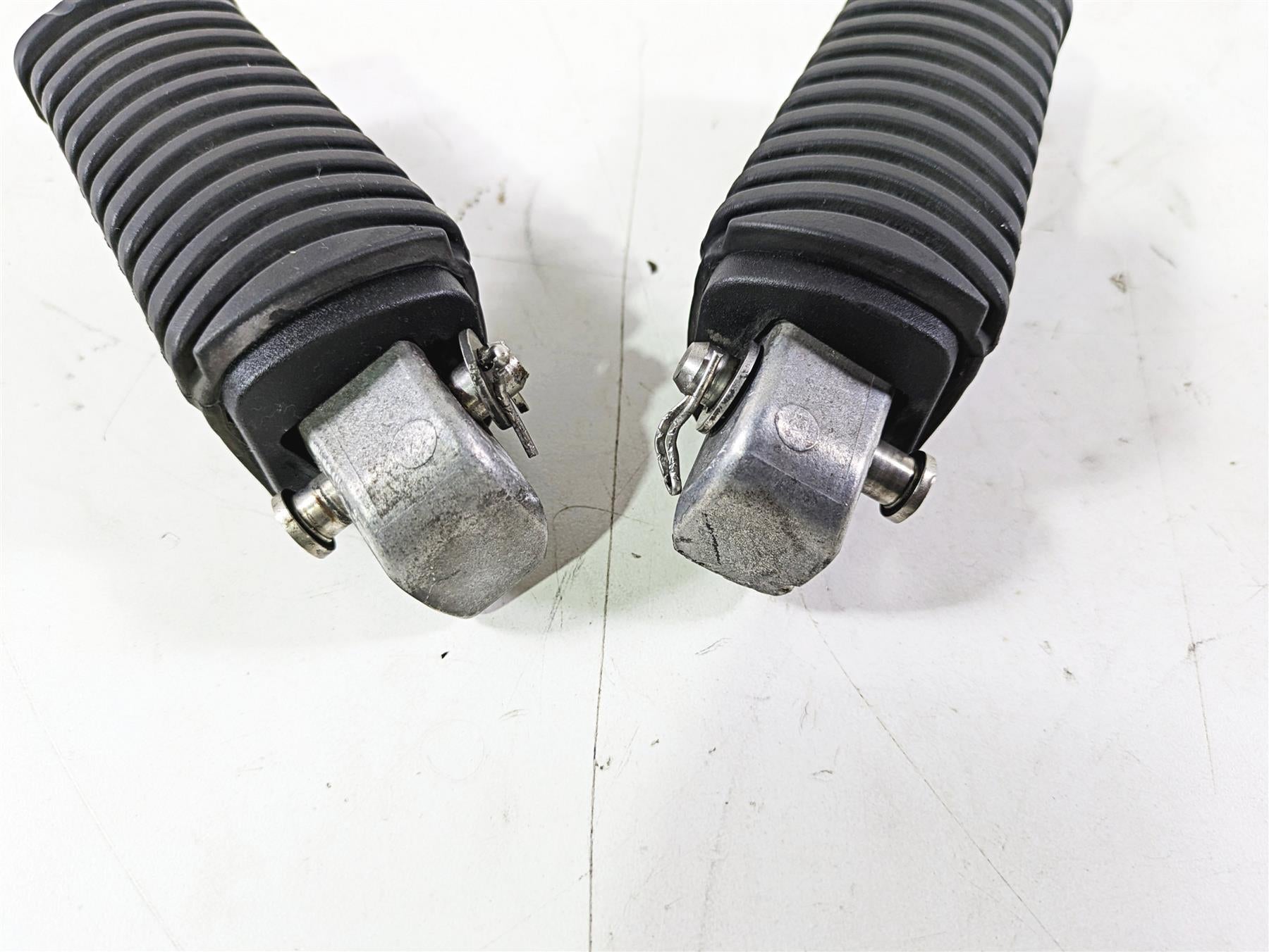 2017 BMW F800GS Adv K75 Passenger Footpeg Foot Peg Set 46717664225 {{ shop.shopifyCountryName }} - Mototech271