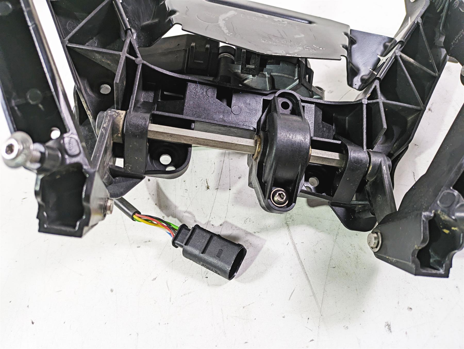 2014 BMW R1200 RT RTW K52 Windshield Adjuster & Motor 46637728676 55218526425 {{ shop.shopifyCountryName }} - Mototech271