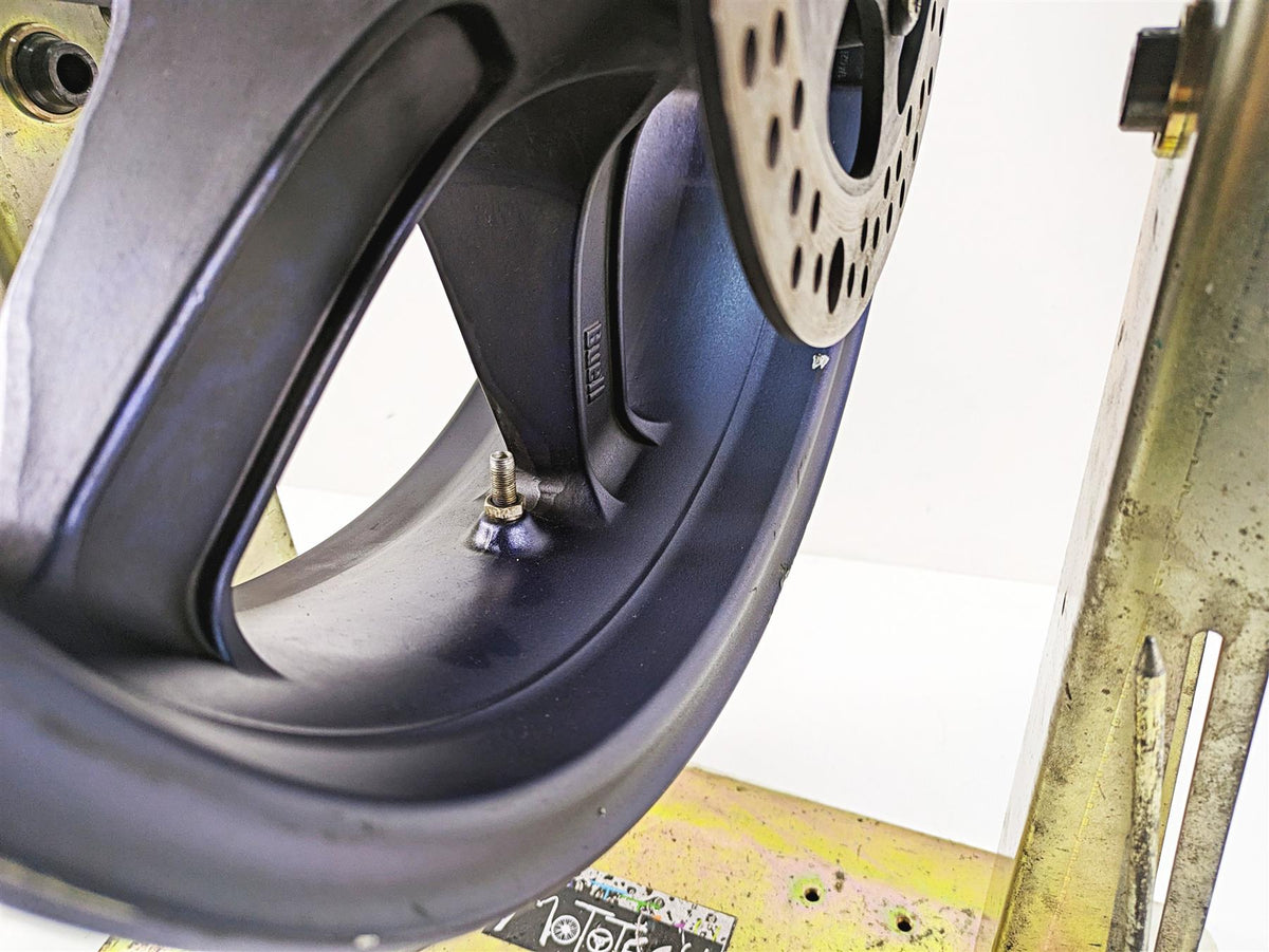 2008 Buell 1125 R Straight 17x5.5 Rear Wheel Rim + Rotor G0309.02A8AYCR {{ shop.shopifyCountryName }} - Mototech271