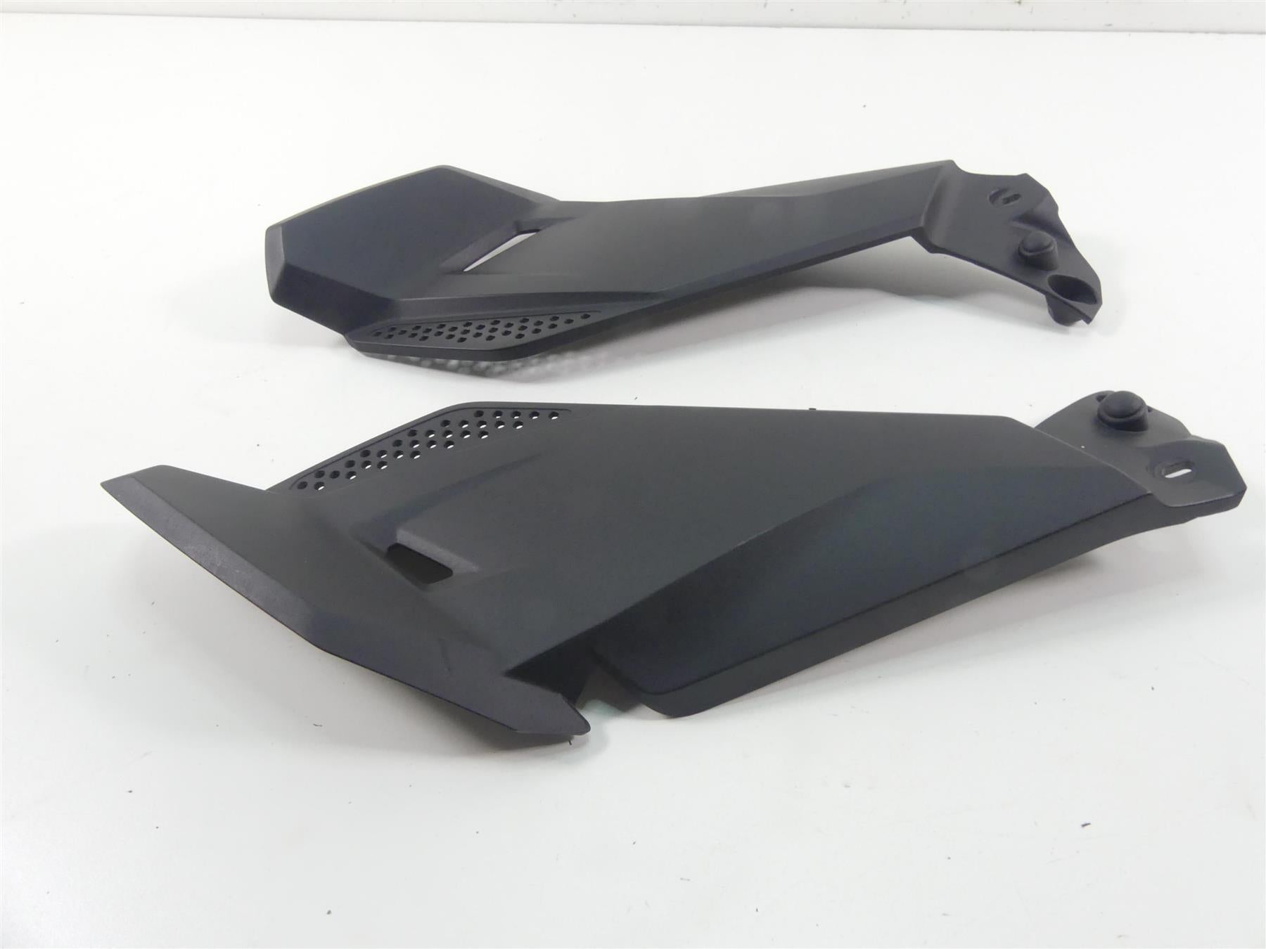 2019 BMW R1250GS K50 Under Tank Molded Leg Fairing Set 46638556637 46638556638 {{ shop.shopifyCountryName }} - Mototech271