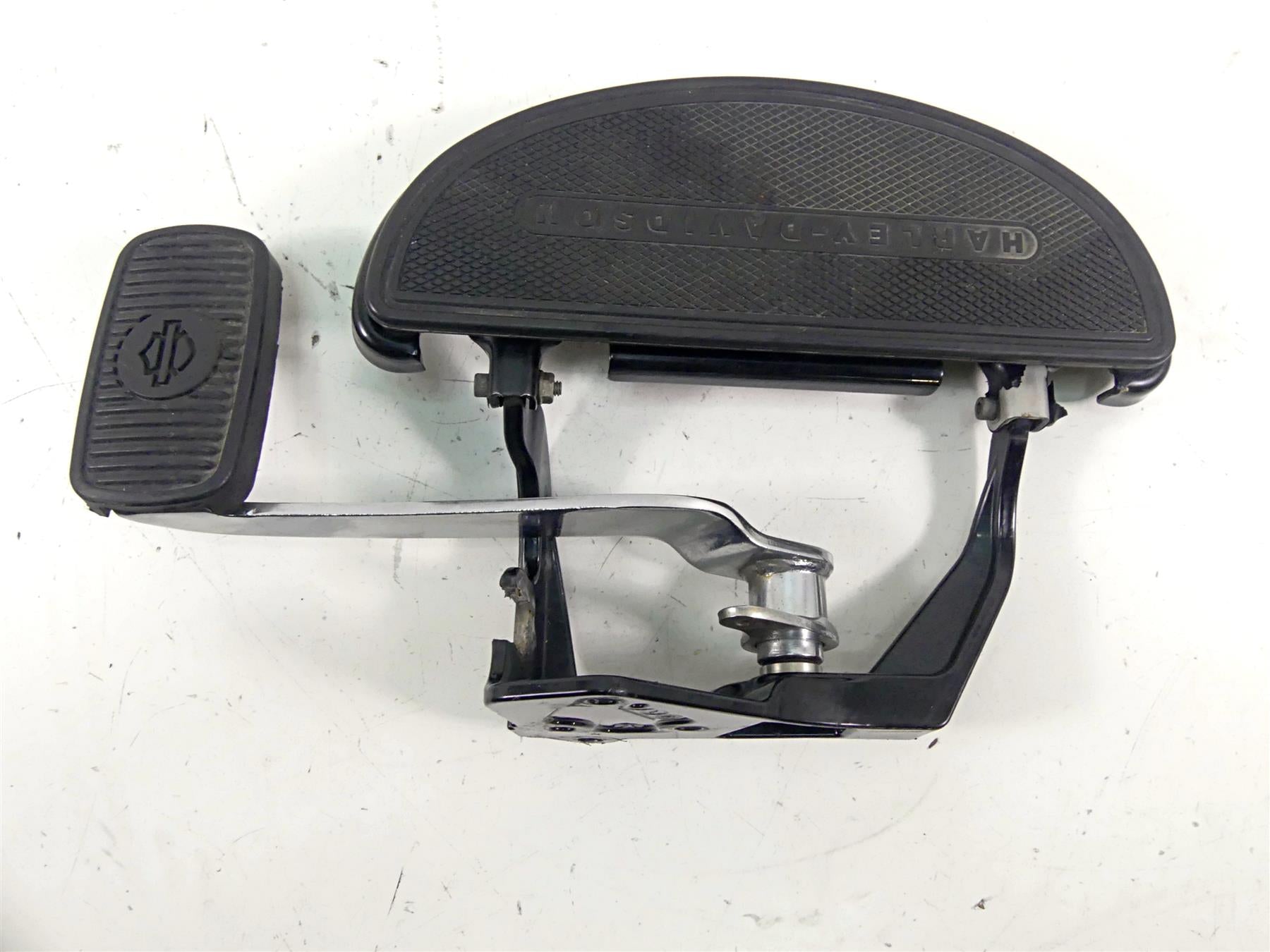 2013 Harley Softail FLSTFB Fat Boy Lo Right Front Floorboard Br Ped Set 42431-11 {{ shop.shopifyCountryName }} - Mototech271