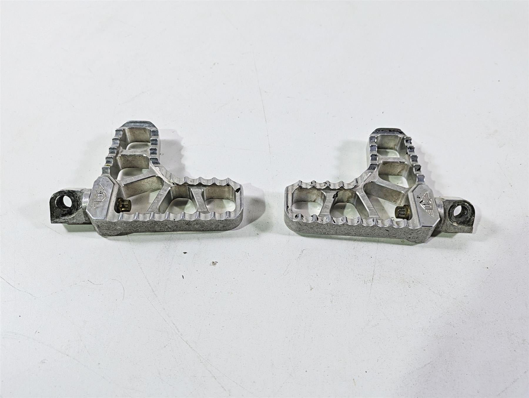 2014 Harley FXDL Dyna Low Rider Joker Machine Serrated Heel Footpegs 08-62-1 {{ shop.shopifyCountryName }} - Mototech271