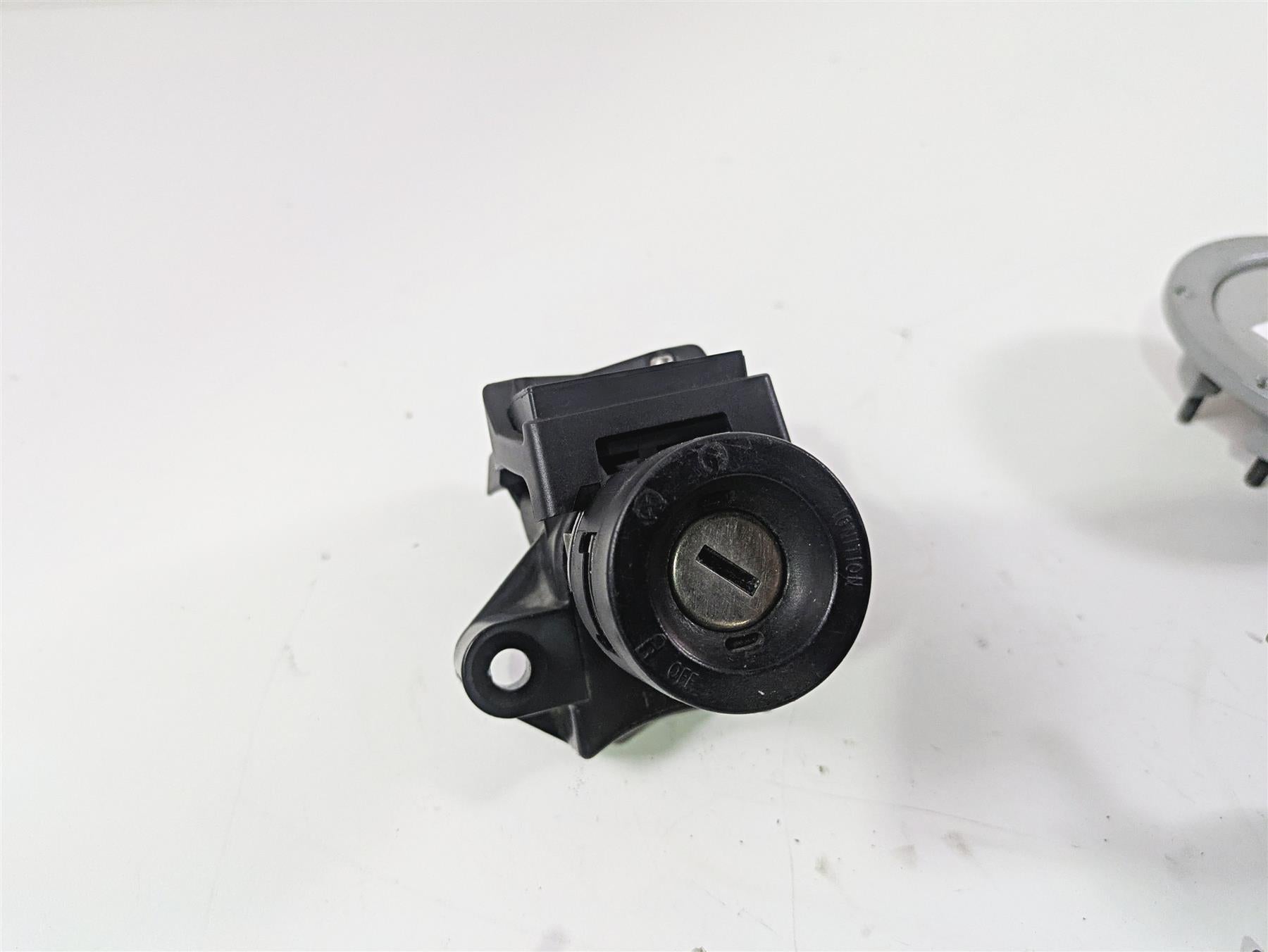 2010 BMW R1200GS K25 Cdi Ignition Switch Key Locks Set 7723394 51257700072 {{ shop.shopifyCountryName }} - Mototech271